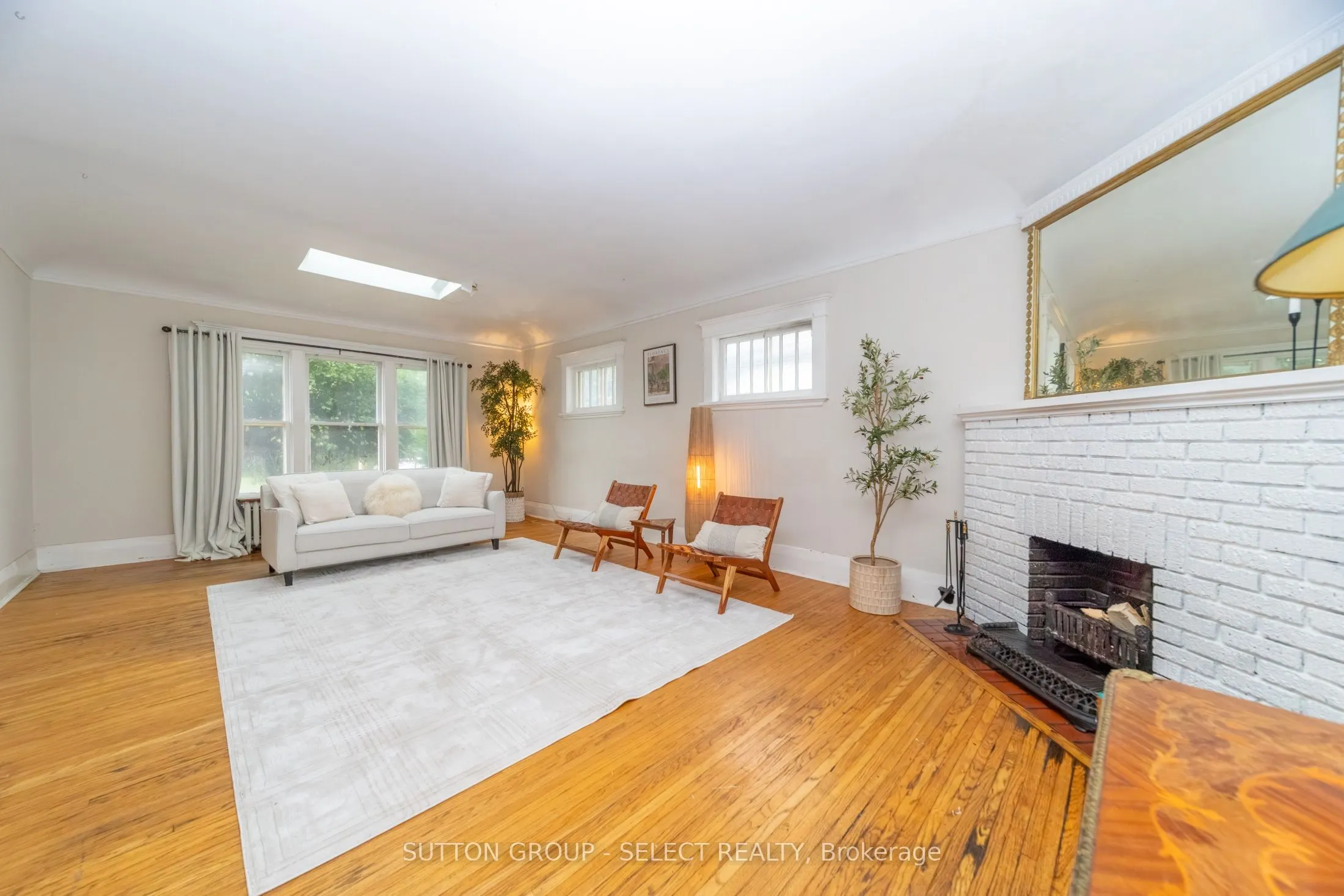 239 Ridout Street S
