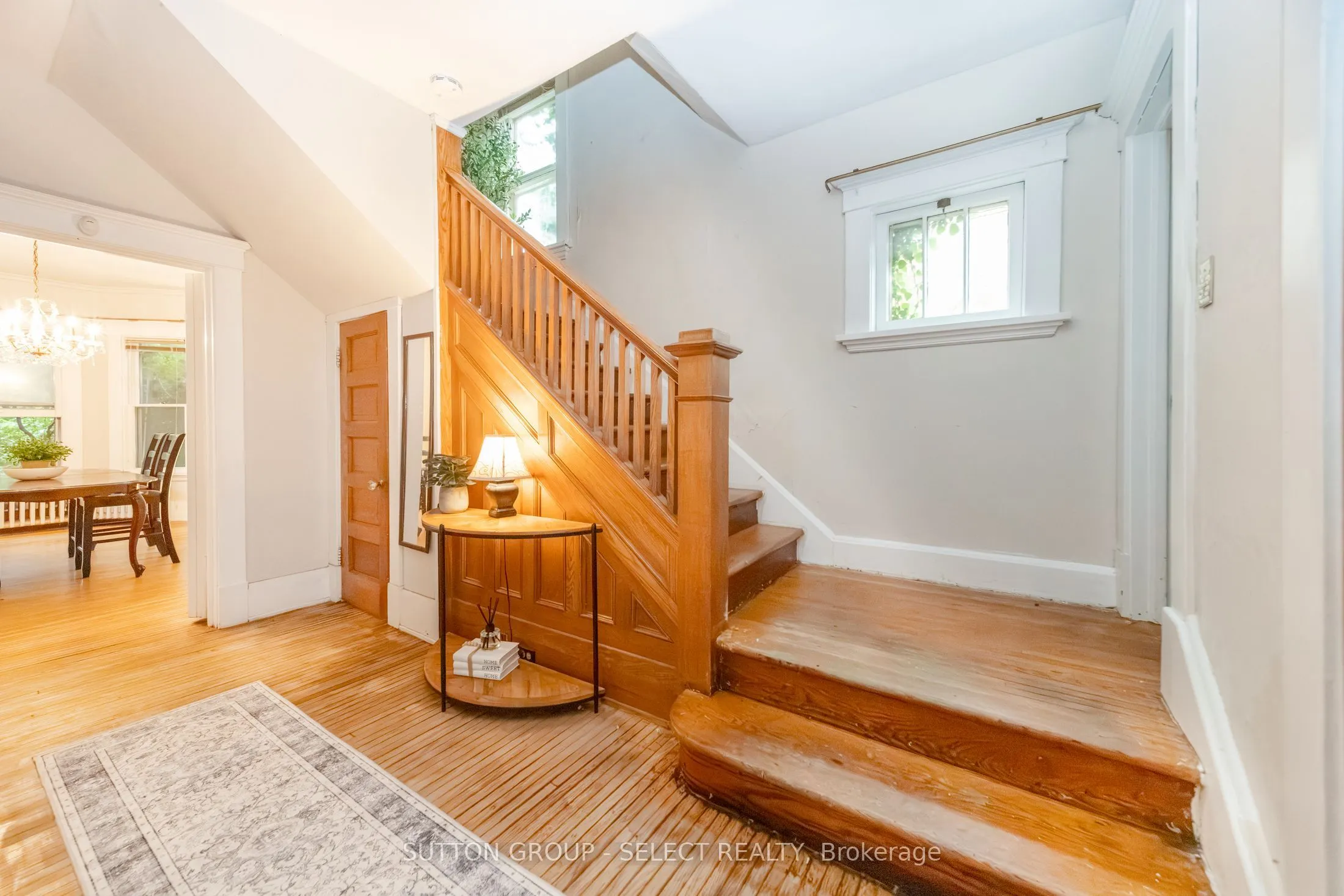 239 Ridout Street S