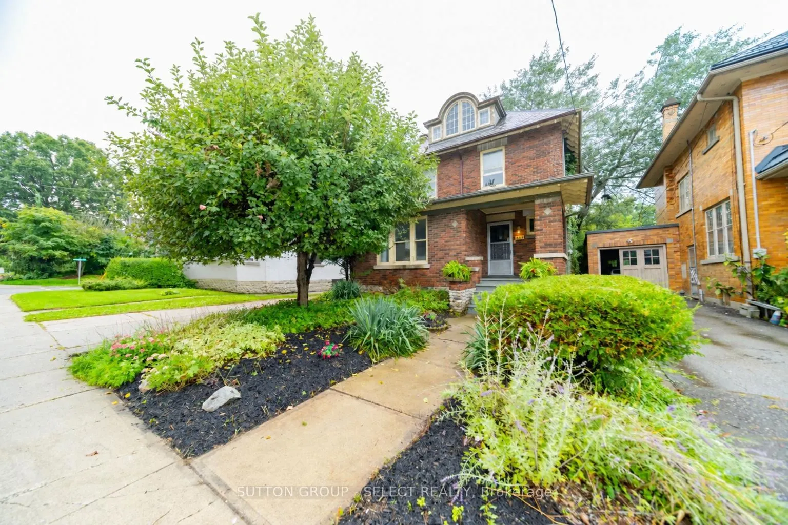 239 Ridout Street S