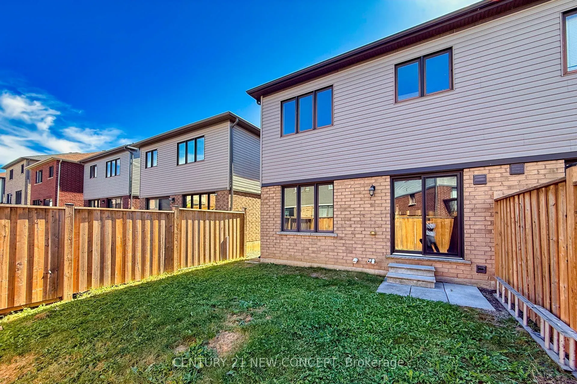 10 Scarletwood Street