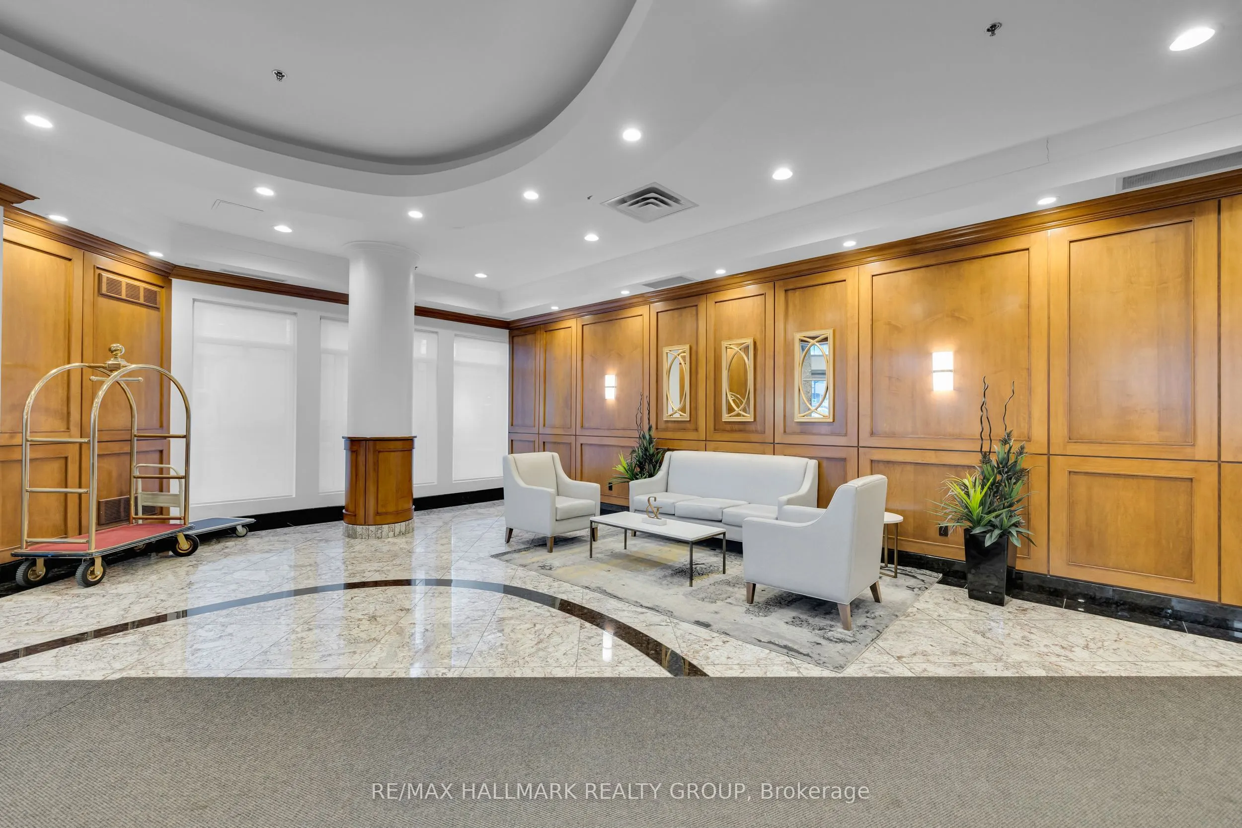 242 RIDEAU Street #506