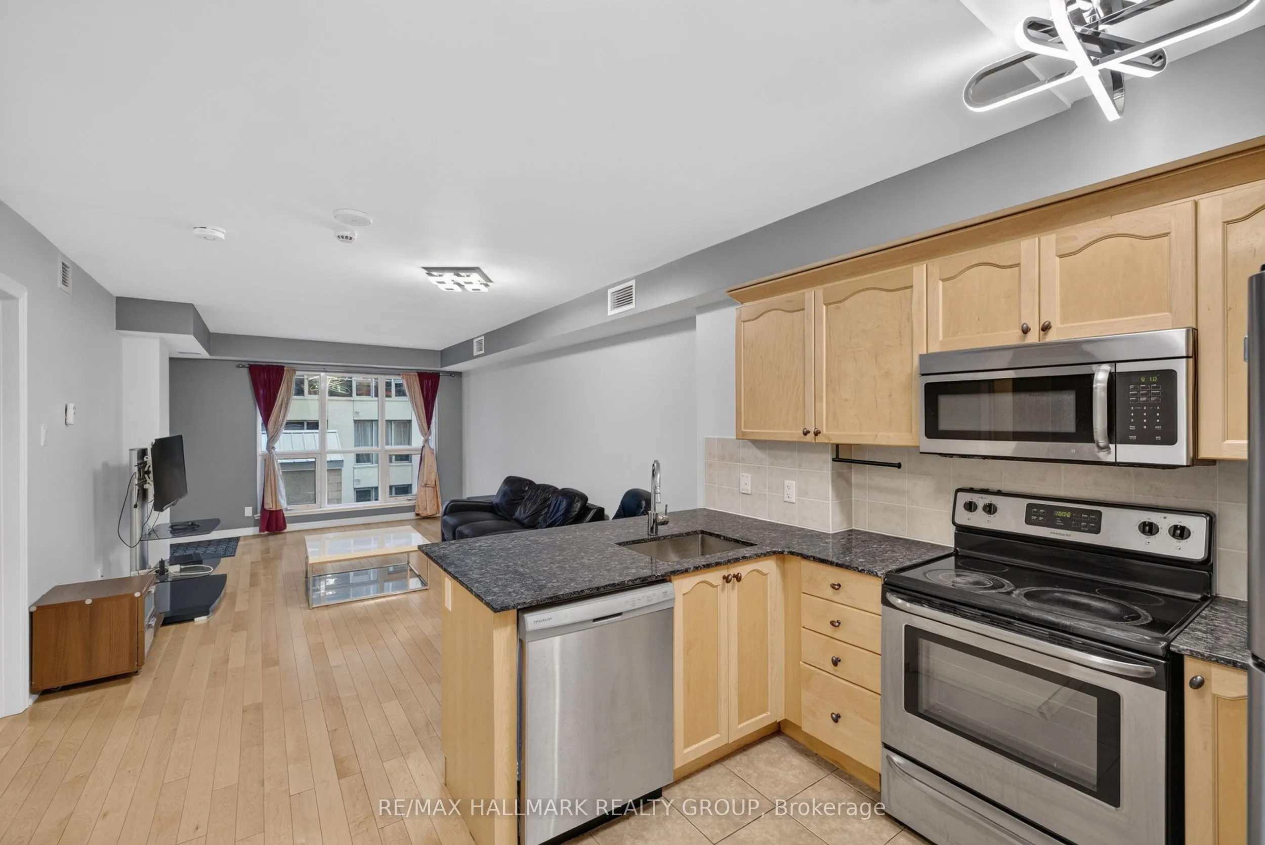 242 RIDEAU Street #506