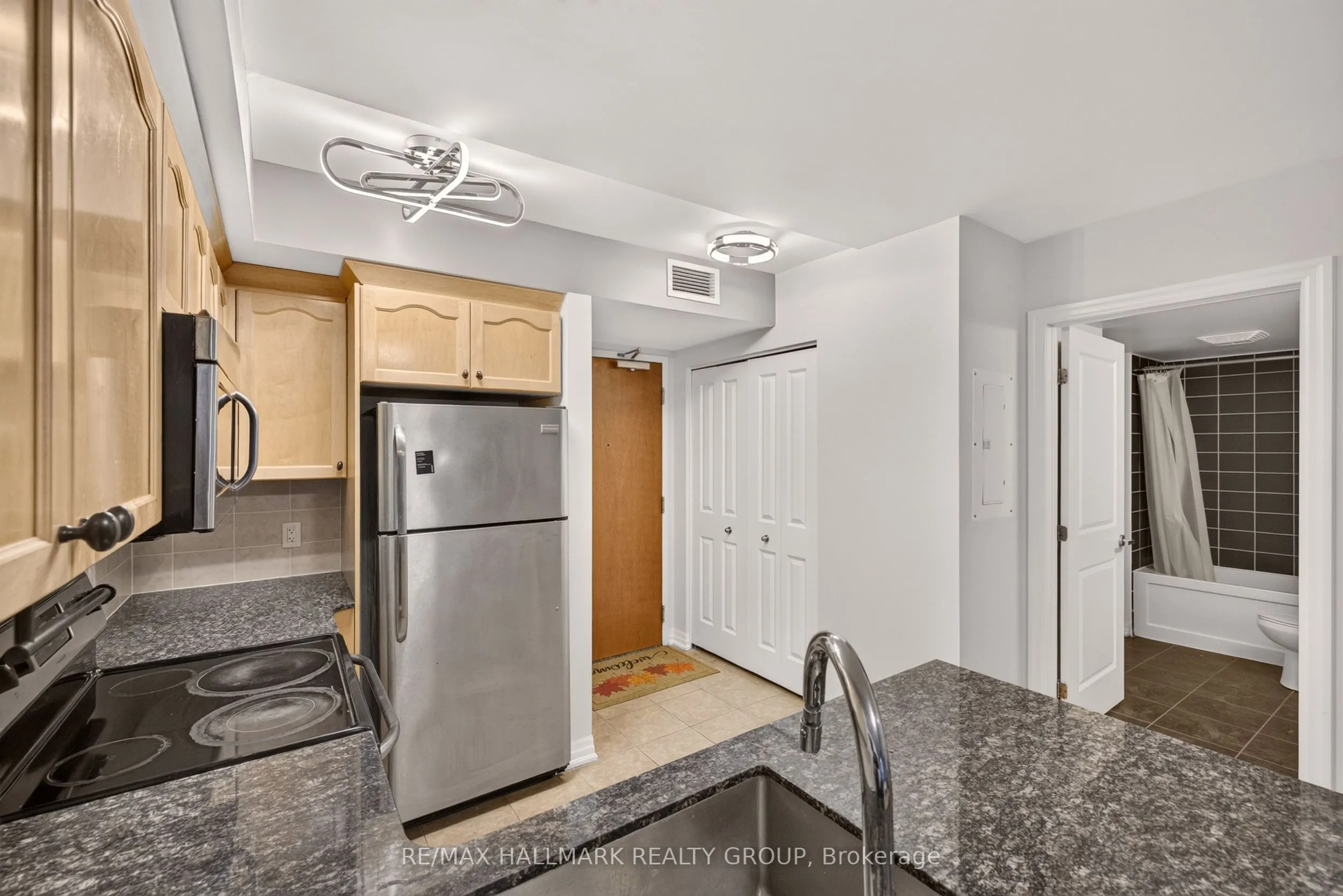 242 RIDEAU Street #506