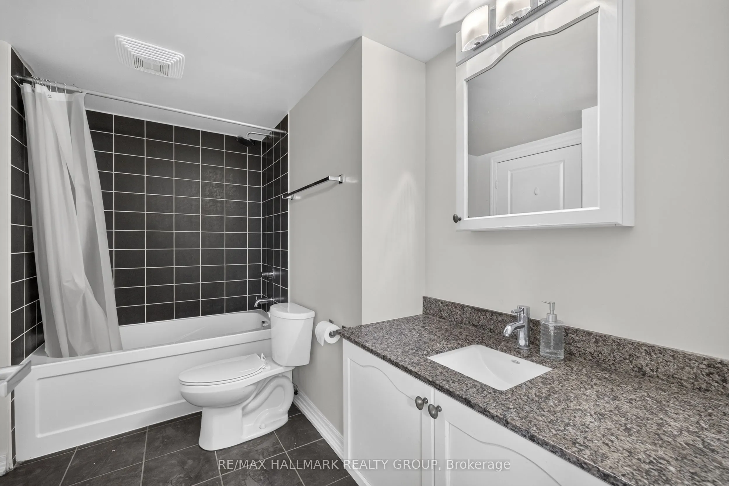 242 RIDEAU Street #506
