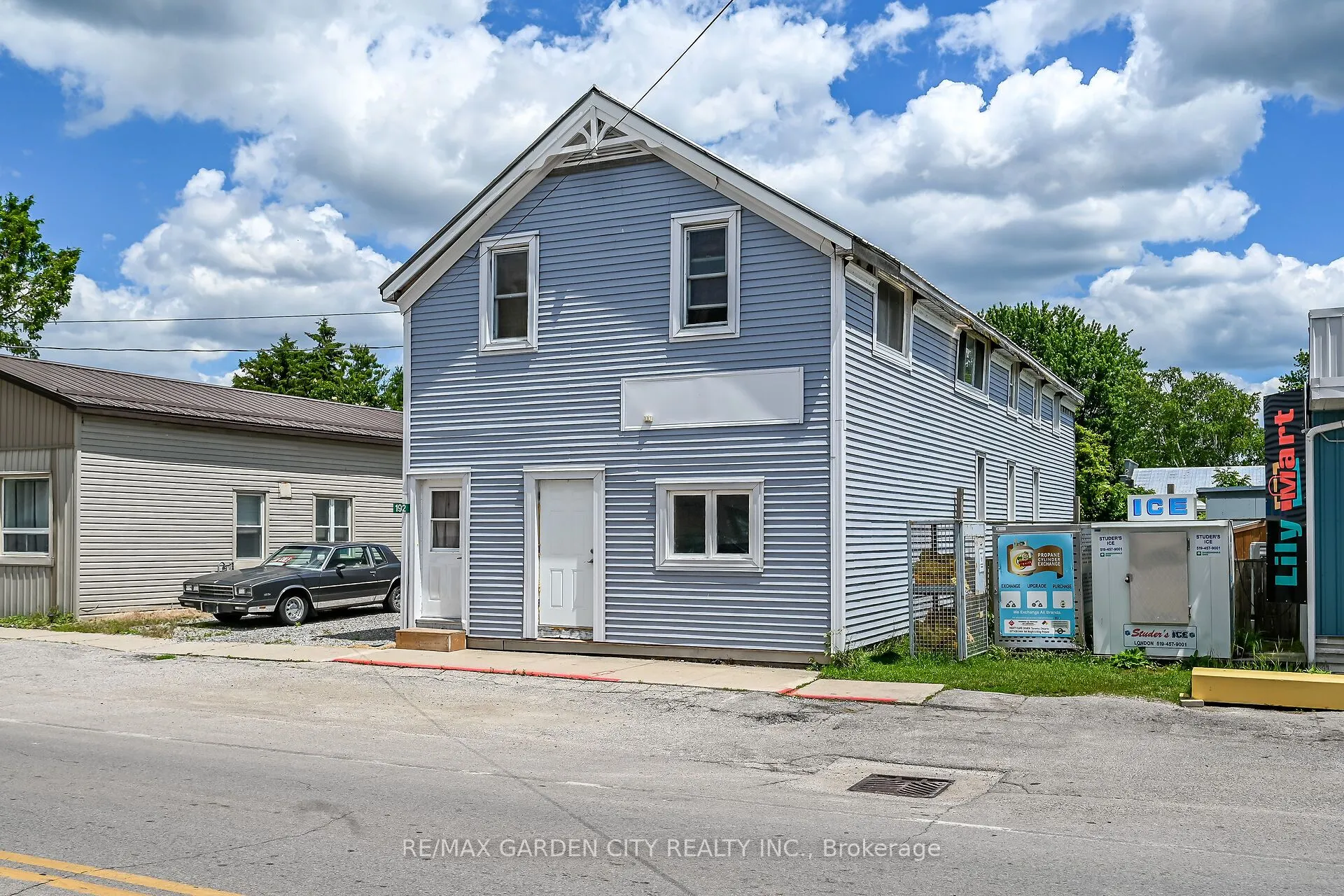 192 Townline Street N