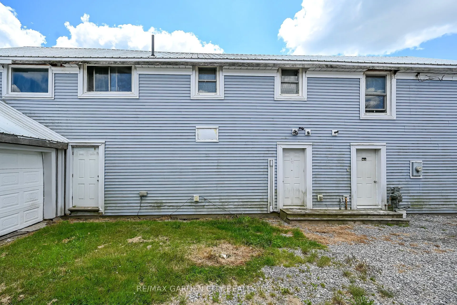 192 Townline Street N