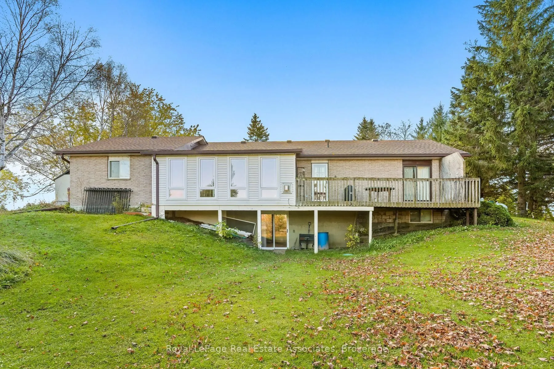 585349 County Road 17