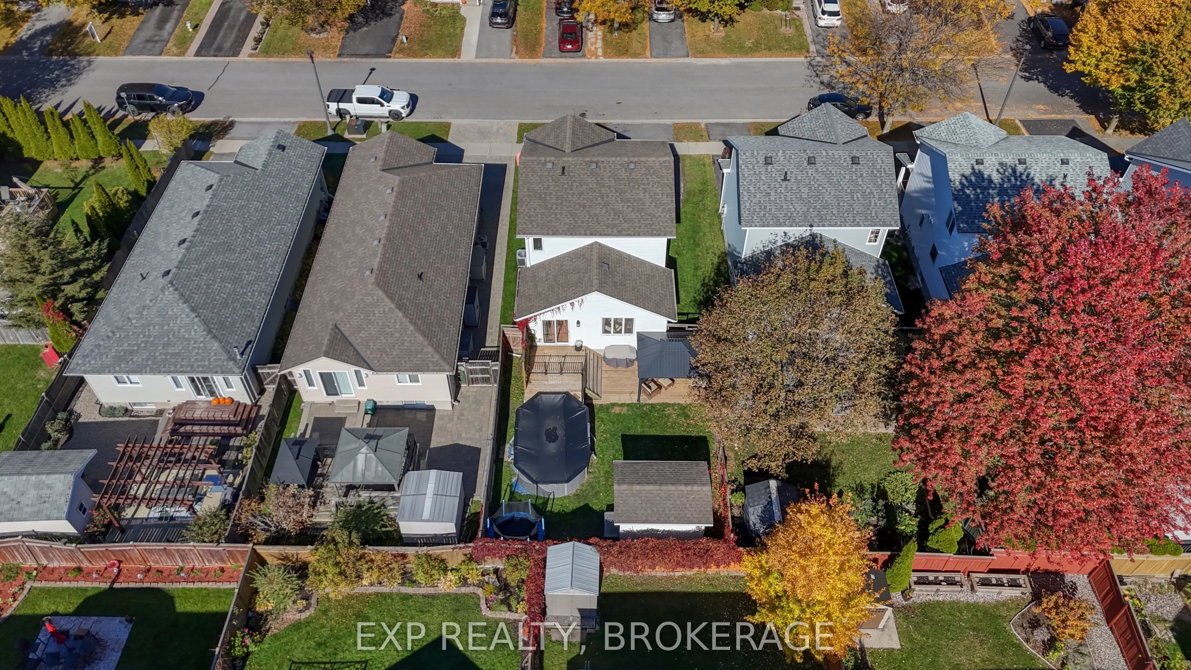 975 RAINBOW Crescent