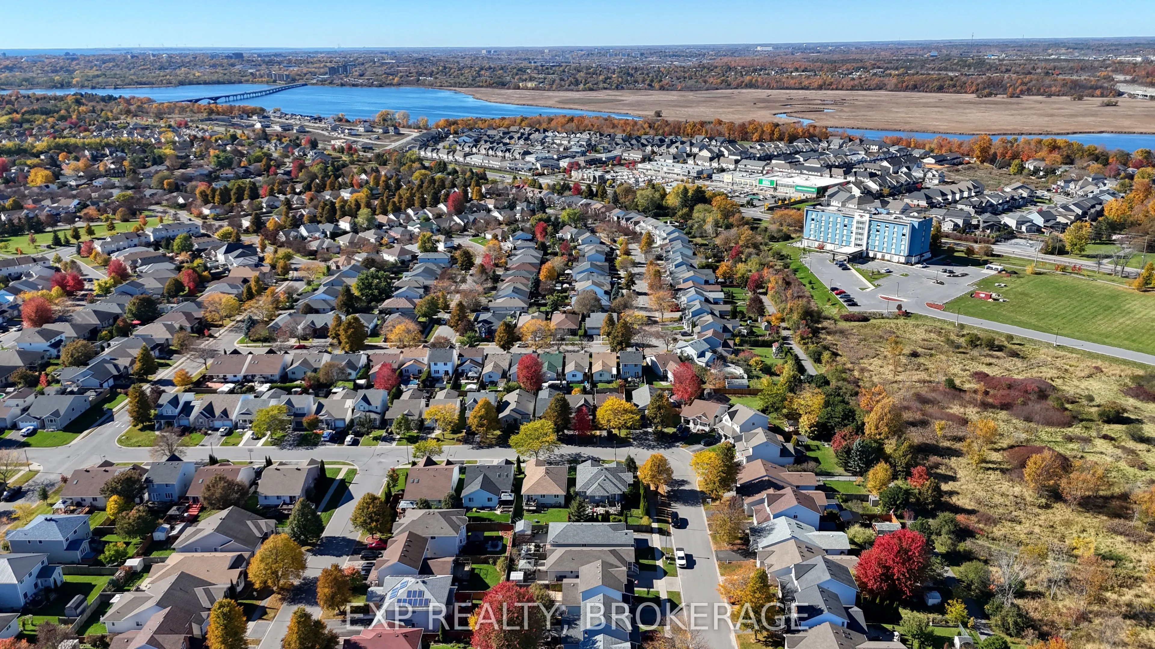 975 RAINBOW Crescent