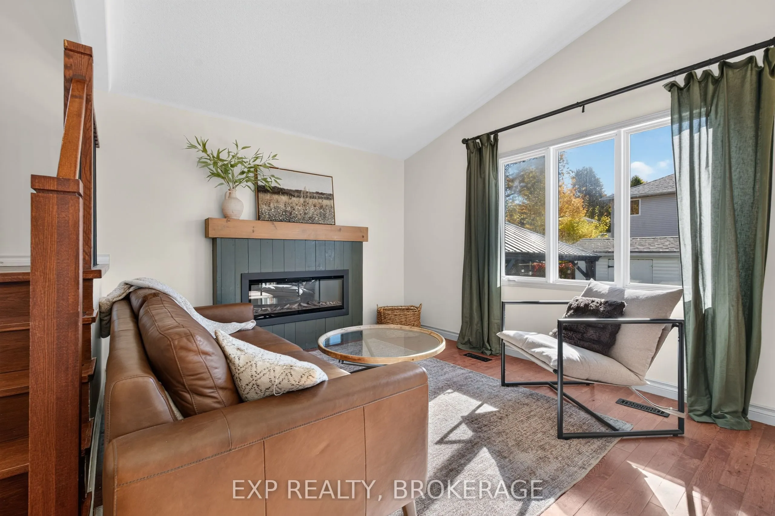 975 RAINBOW Crescent