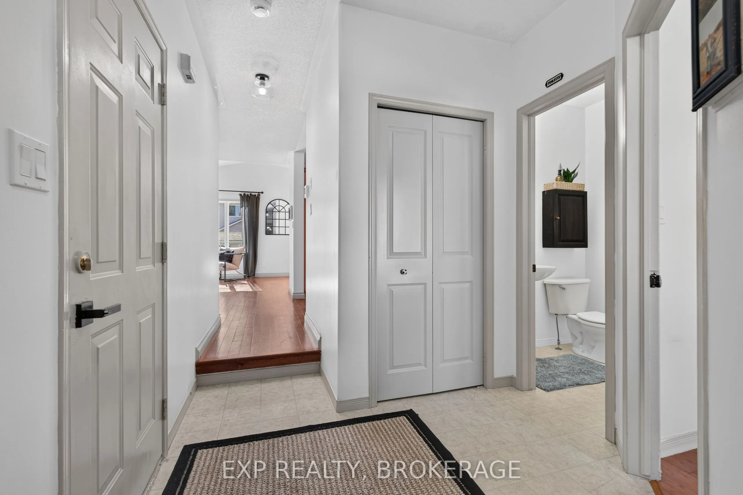 975 RAINBOW Crescent