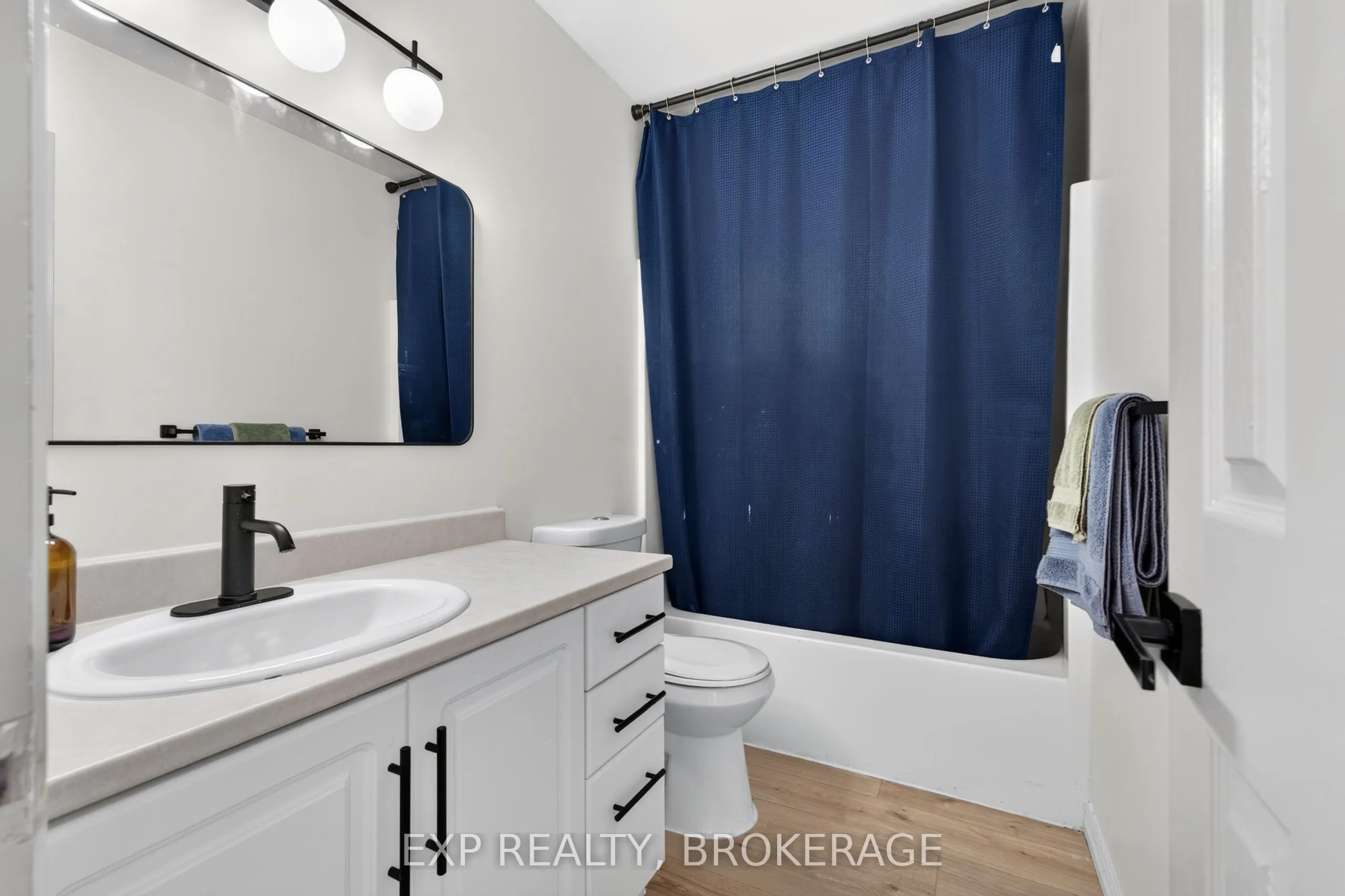 975 RAINBOW Crescent