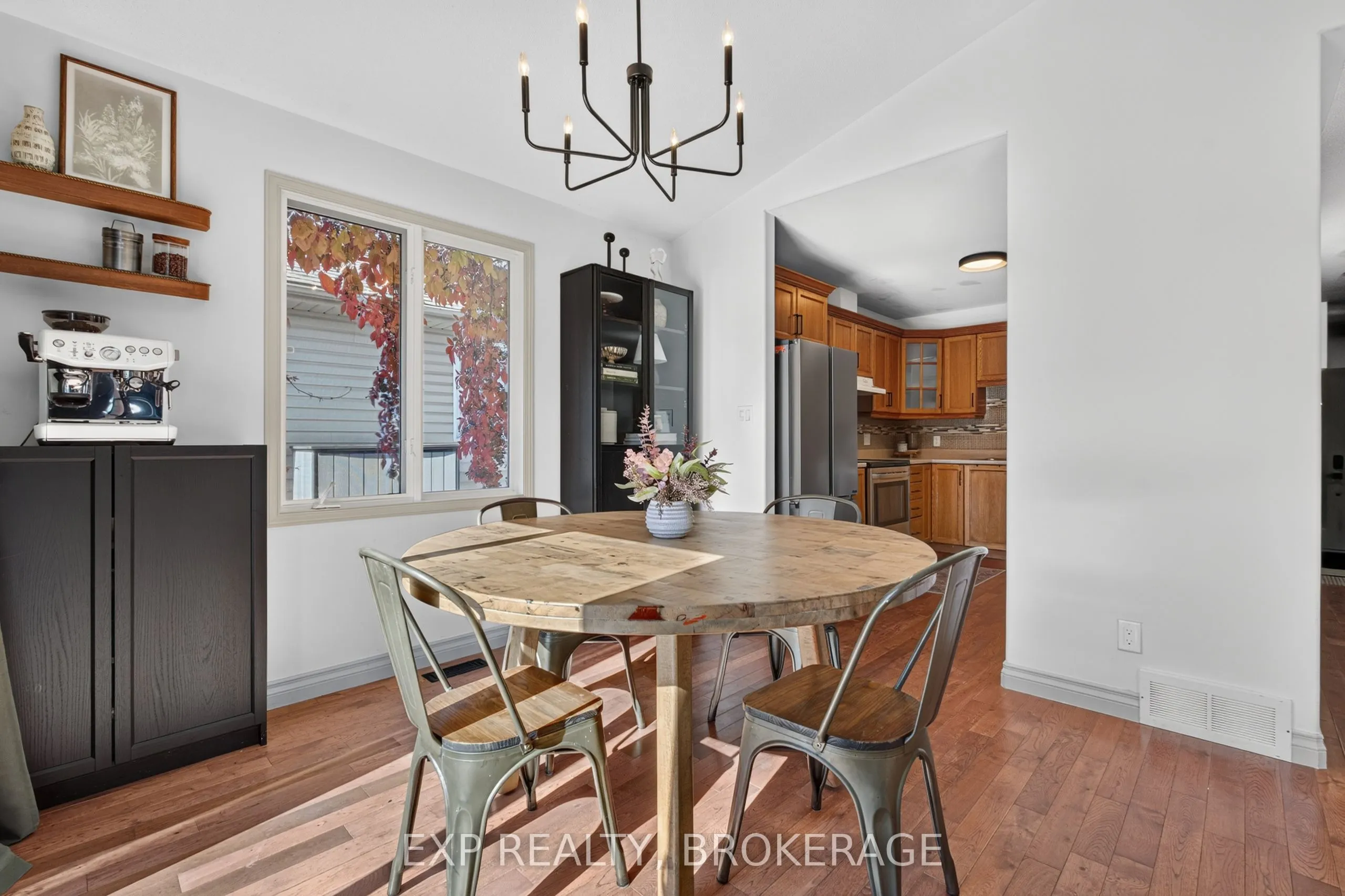 975 RAINBOW Crescent