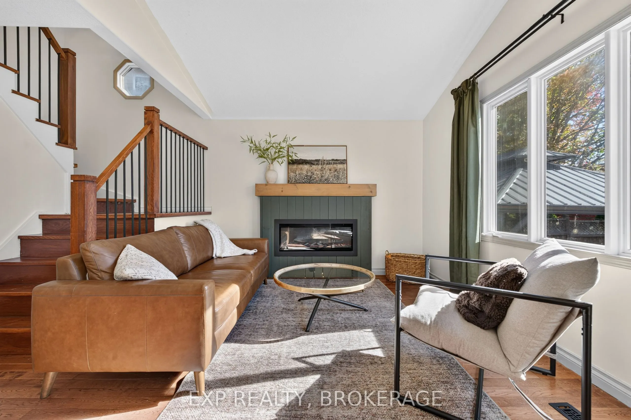 975 RAINBOW Crescent