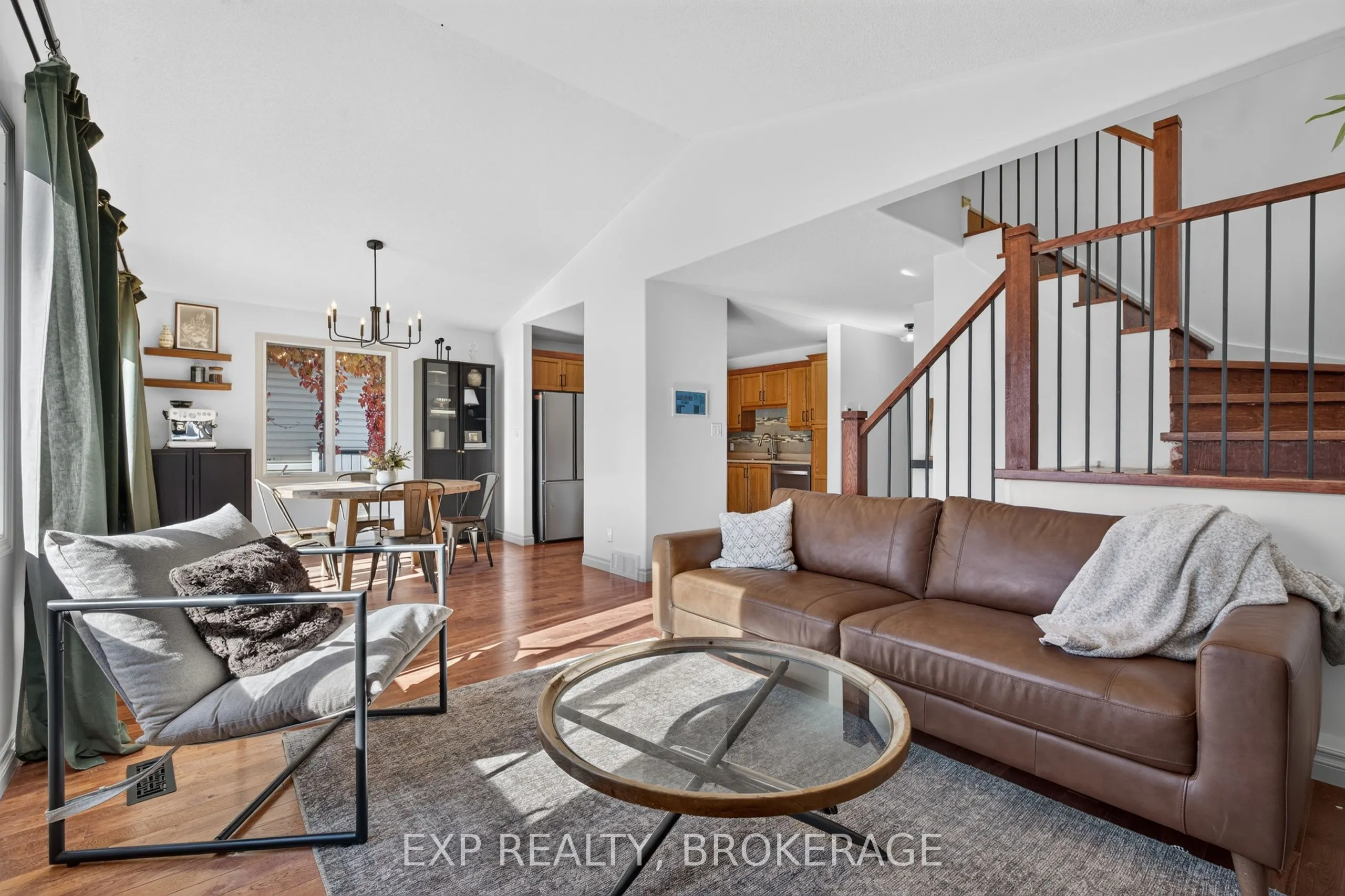 975 RAINBOW Crescent