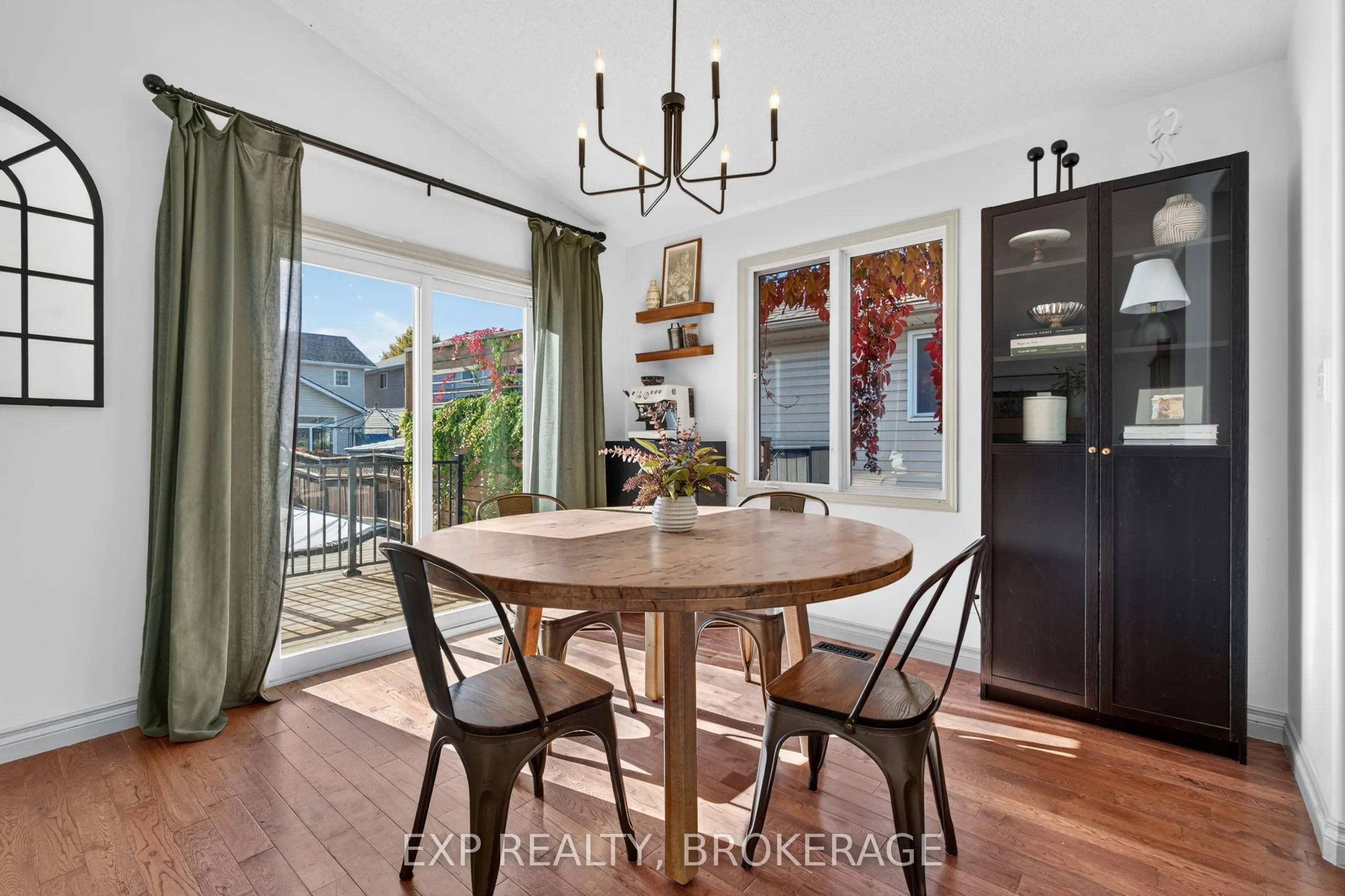 975 RAINBOW Crescent
