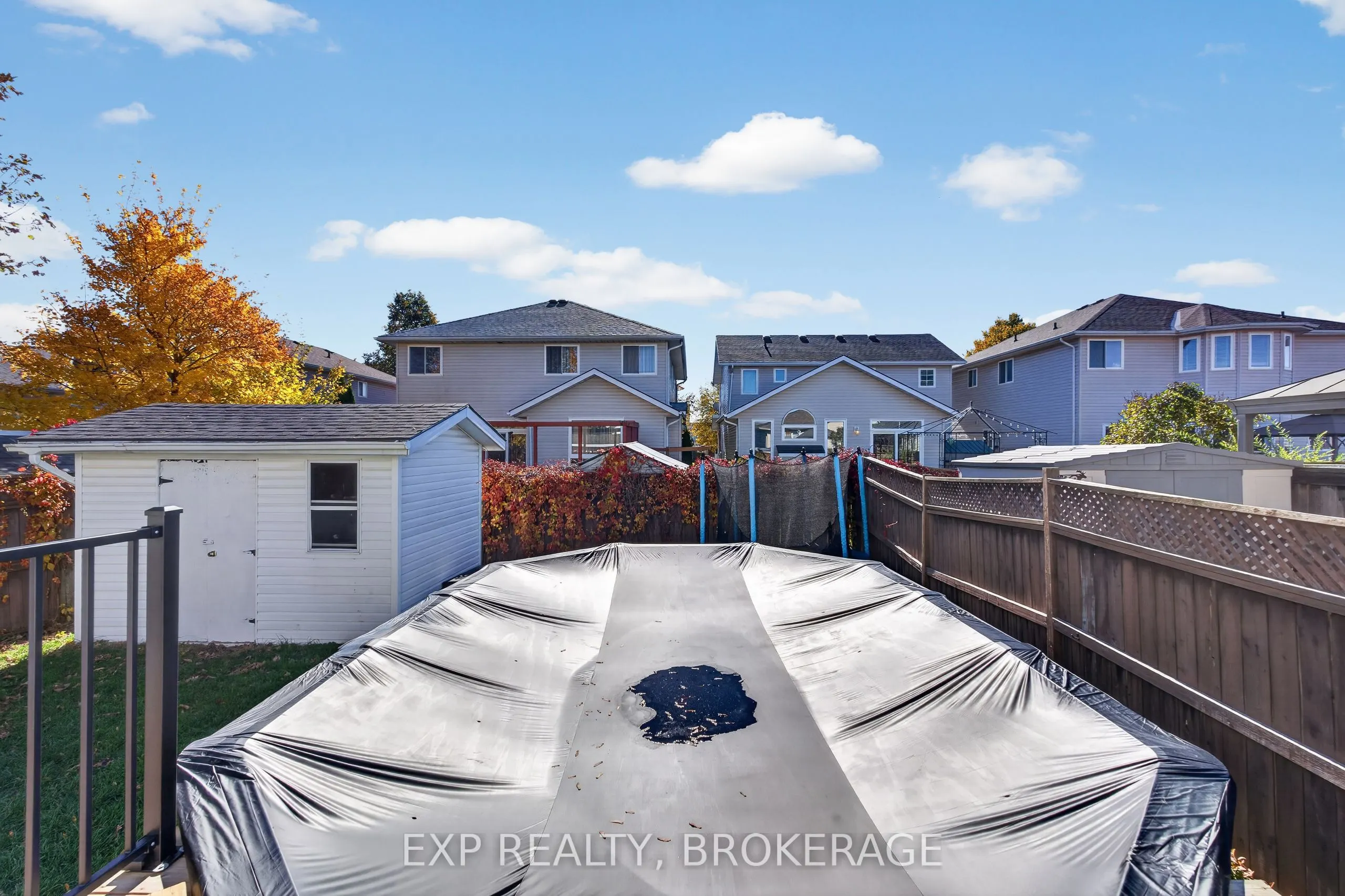975 RAINBOW Crescent