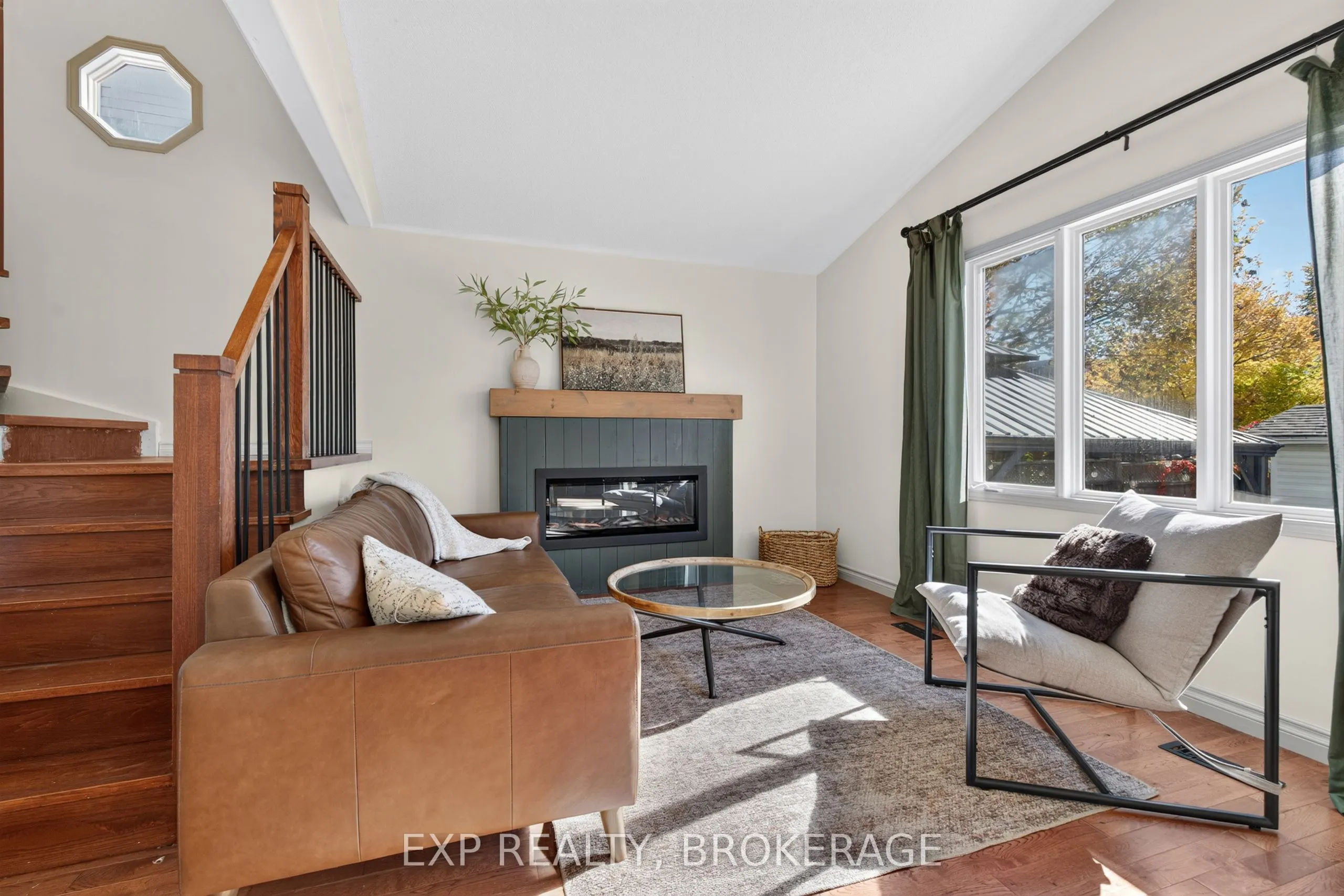 975 RAINBOW Crescent