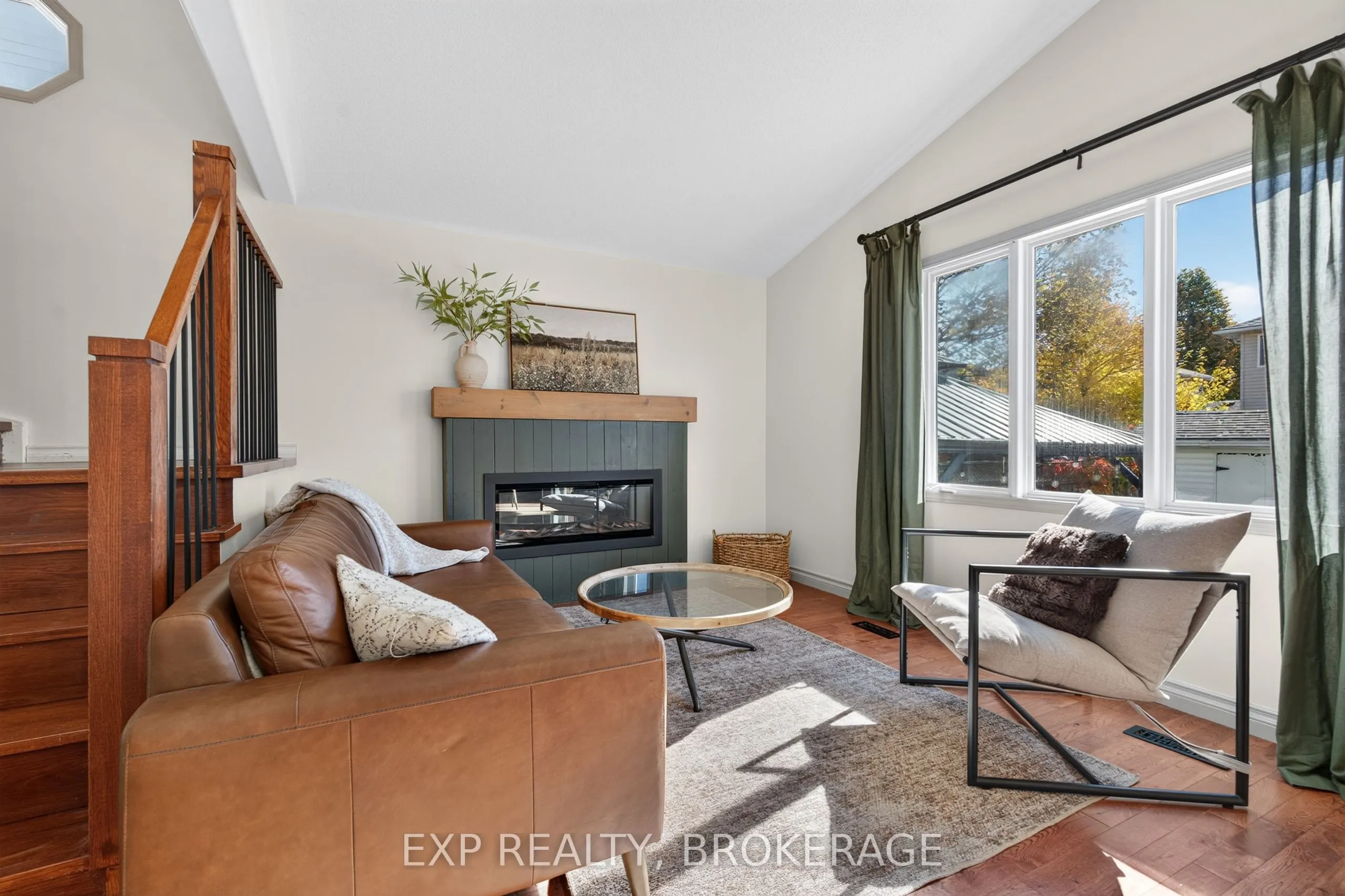 975 RAINBOW Crescent