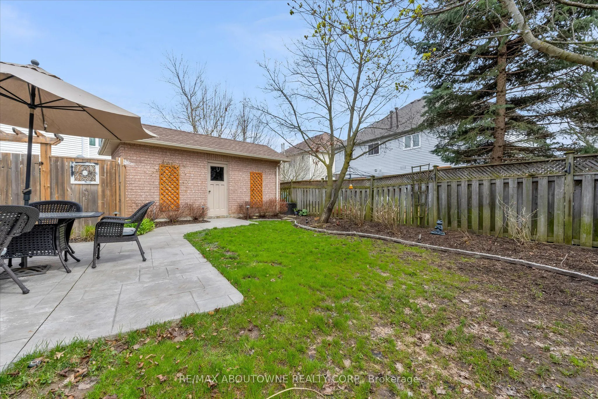 84 Fellowes Crescent