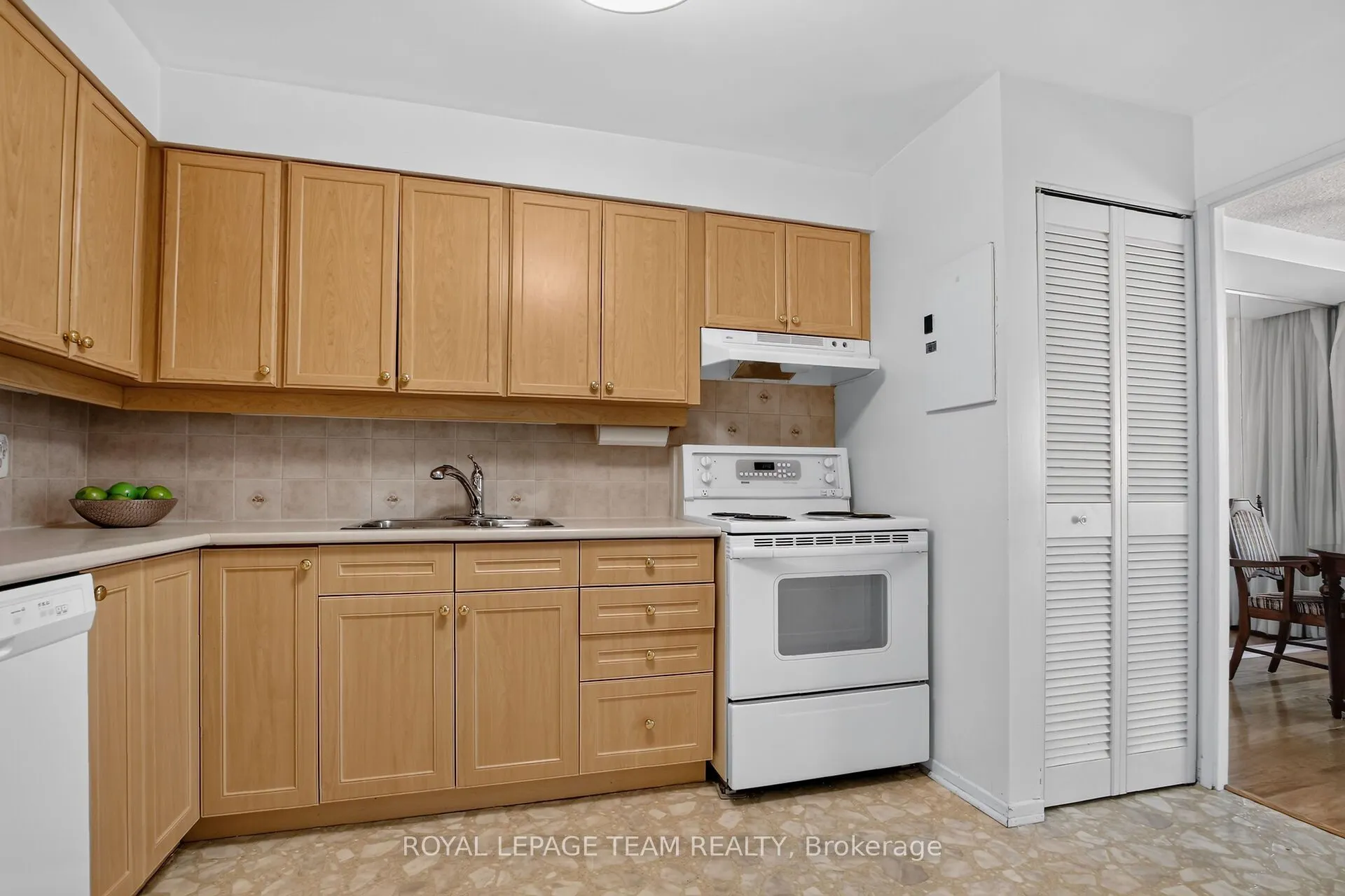 1195 Richmond Road #202