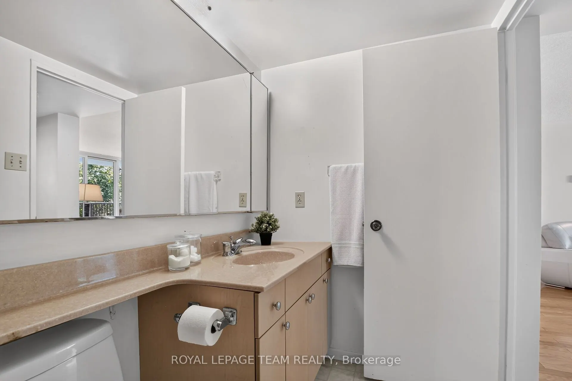 1195 Richmond Road #202