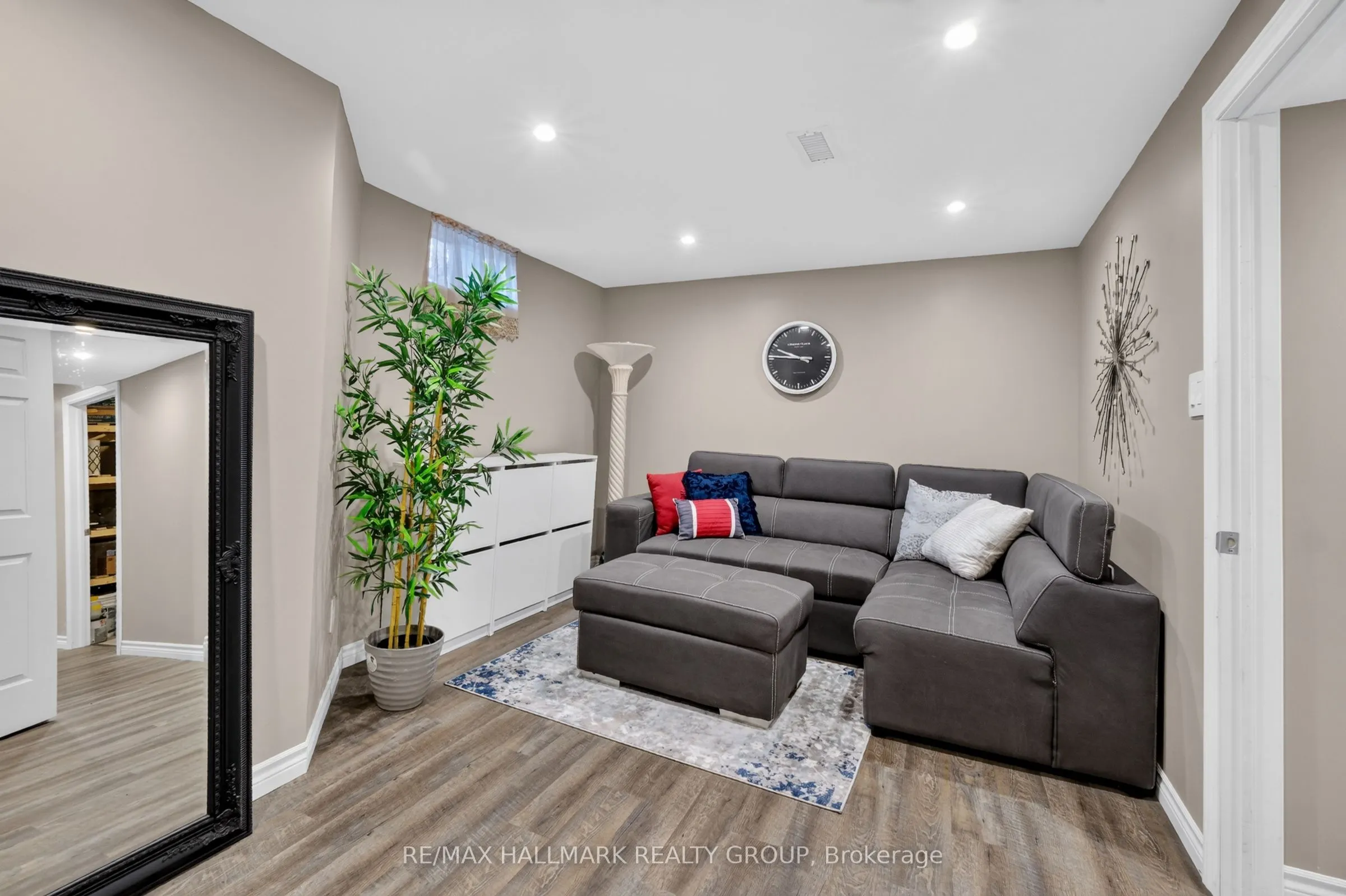 953 Cookshire Crescent #38