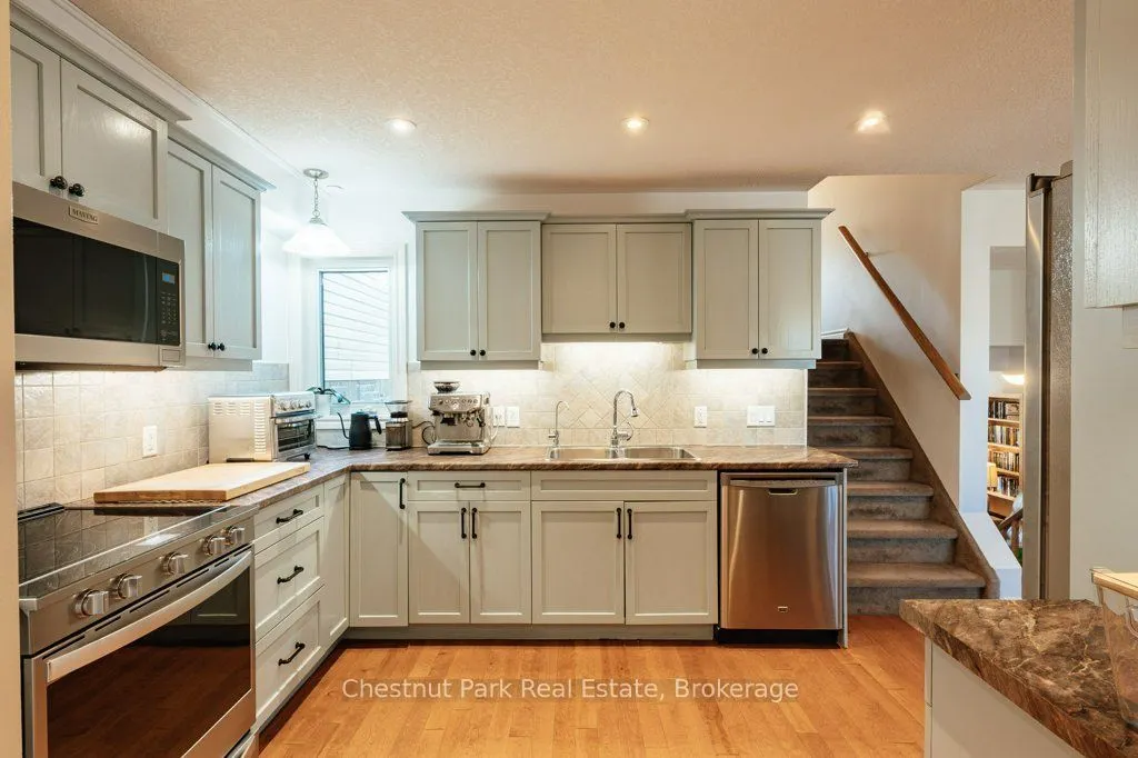 728 Elgin Street