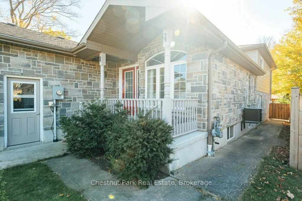 728 Elgin Street