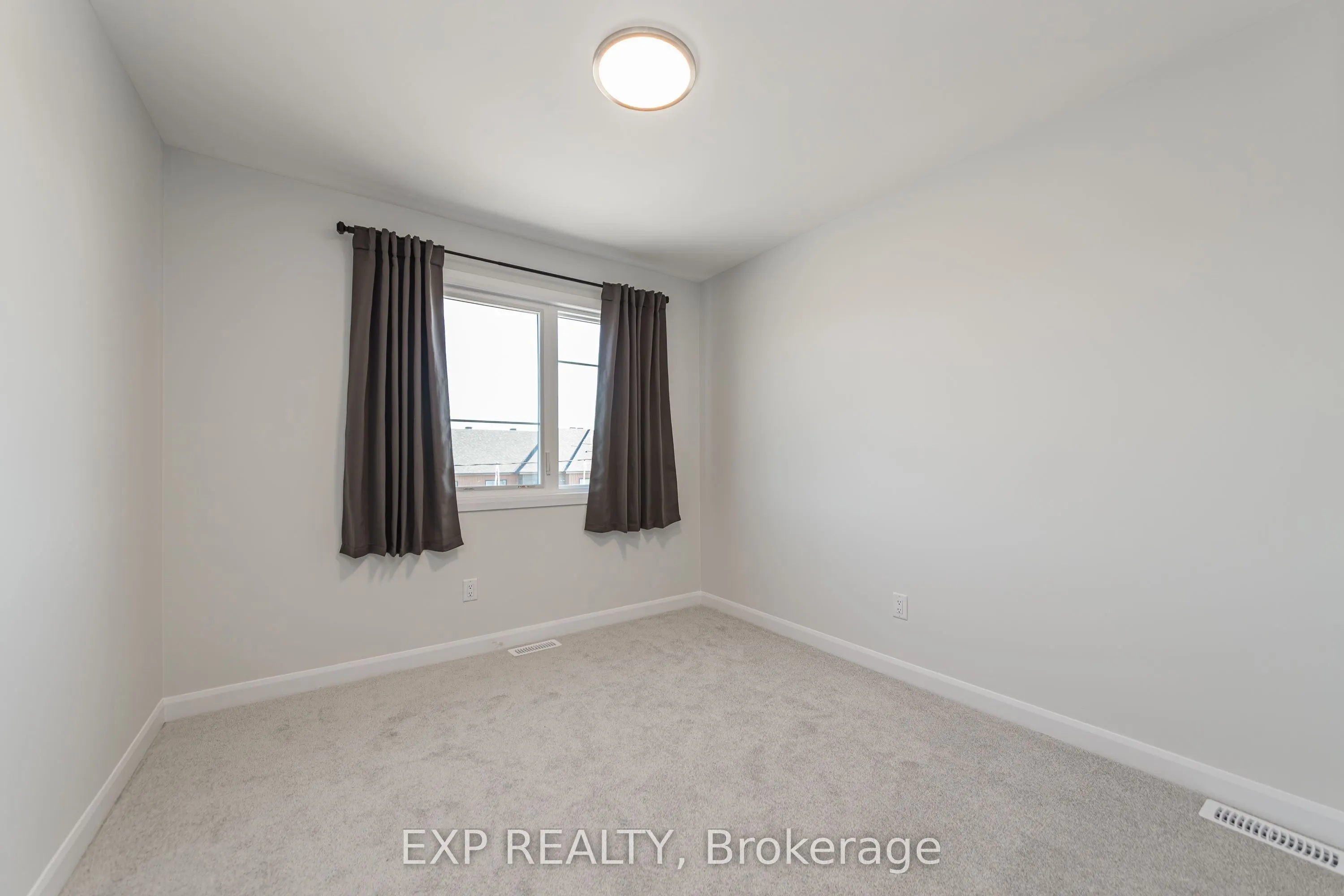 657 Moonglade Crescent
