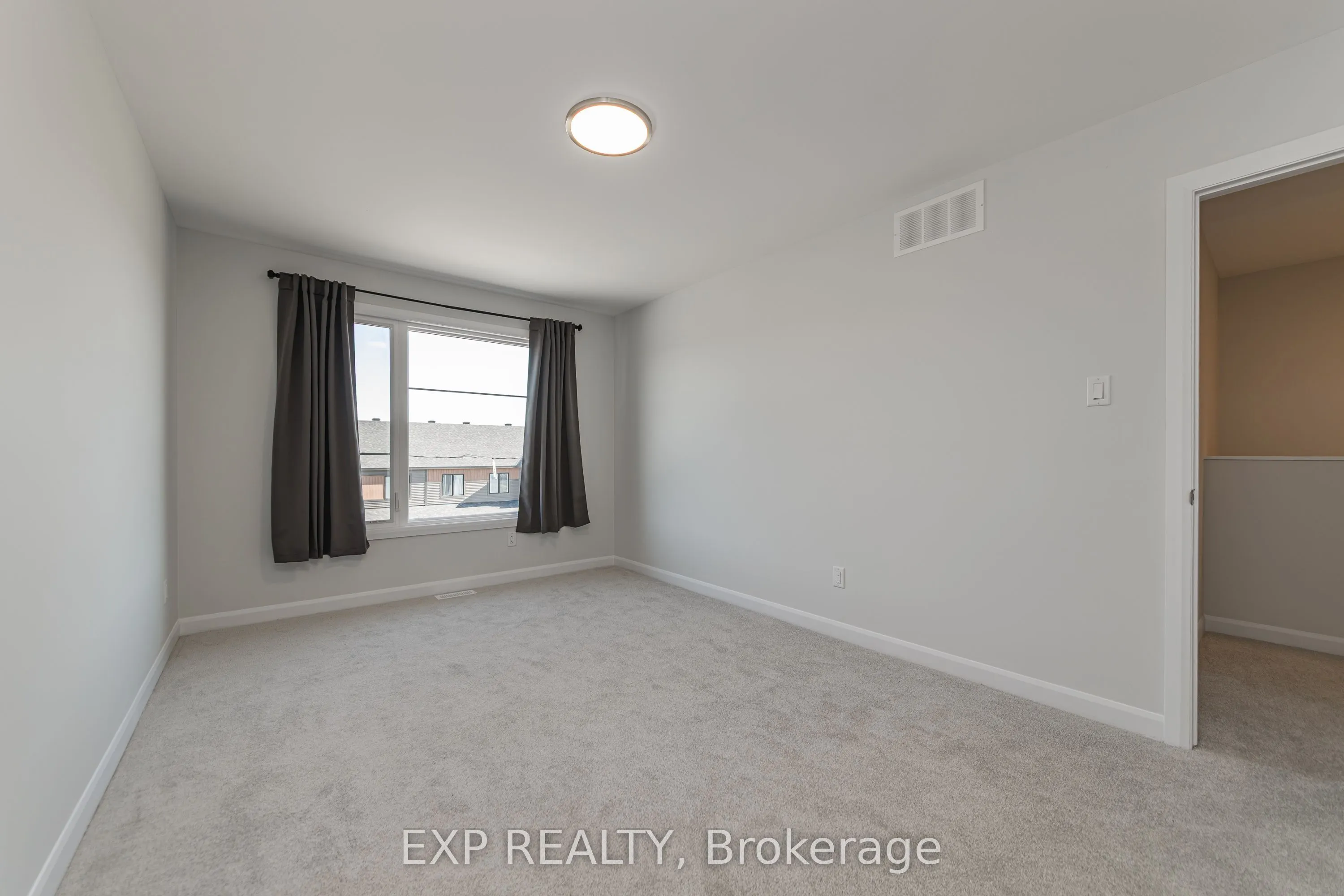657 Moonglade Crescent