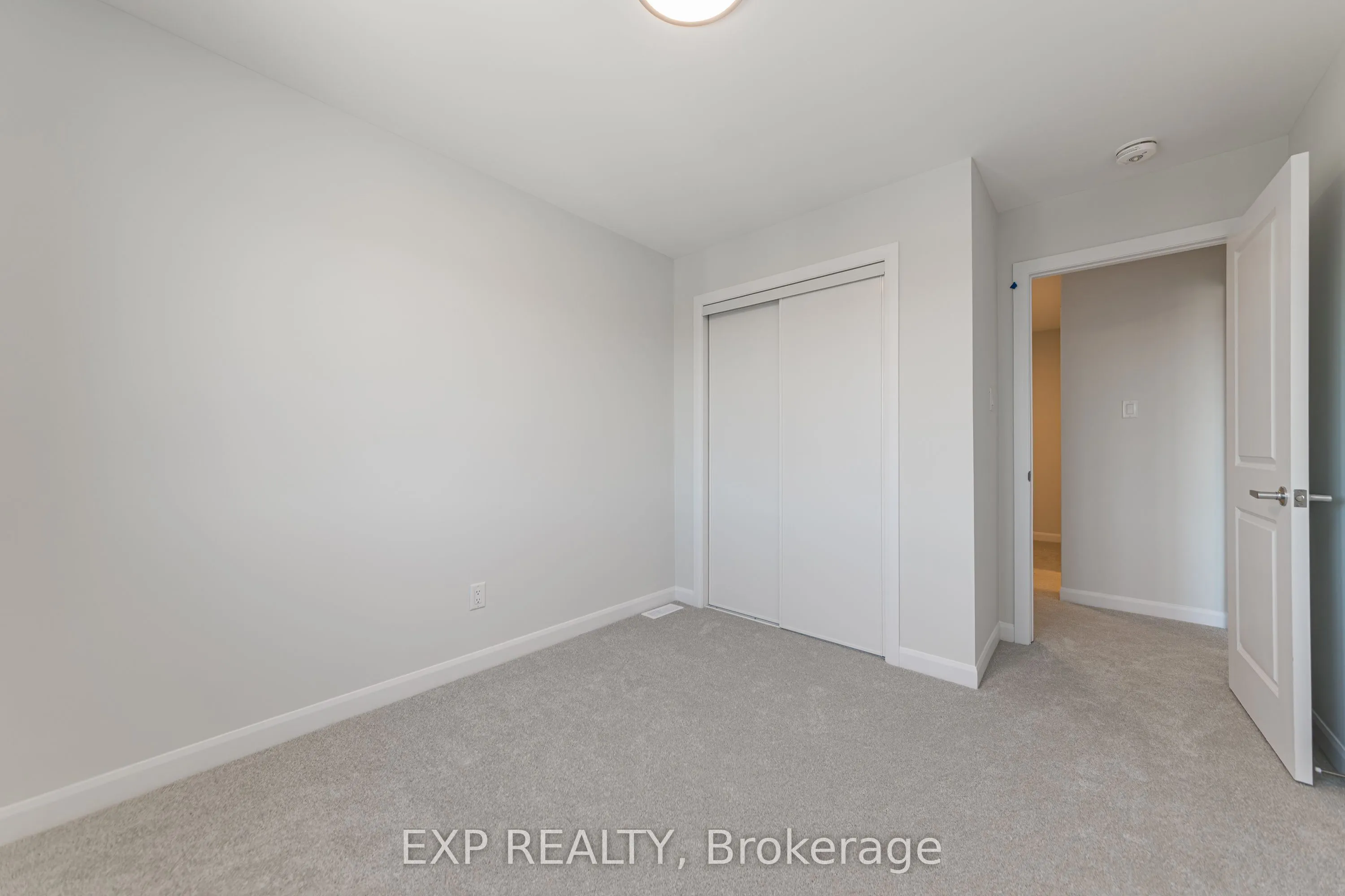 657 Moonglade Crescent