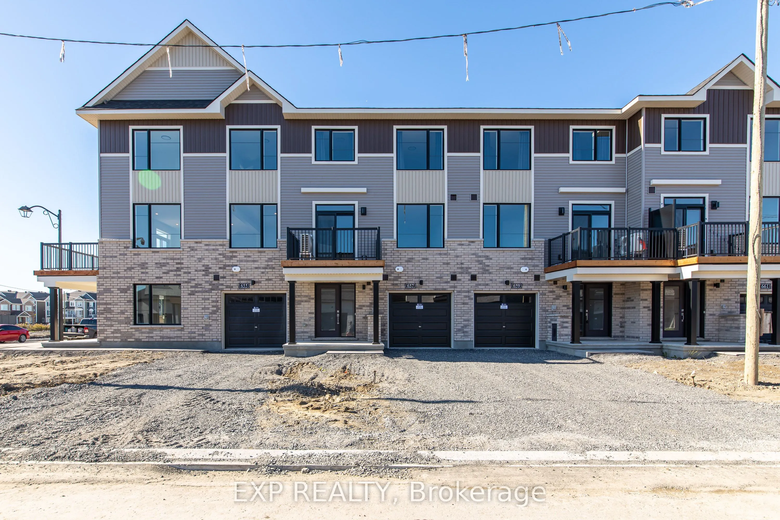 657 Moonglade Crescent