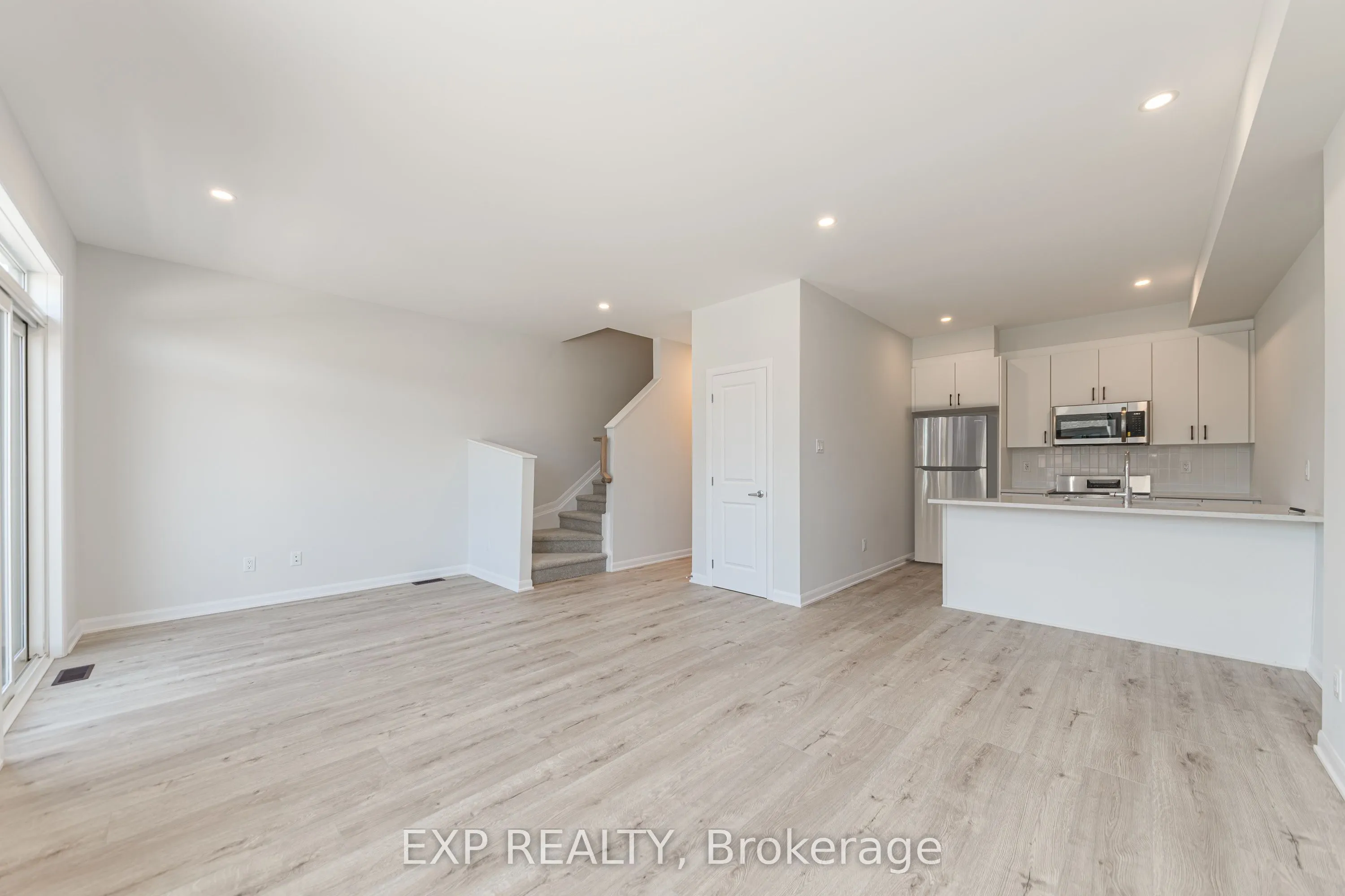 657 Moonglade Crescent