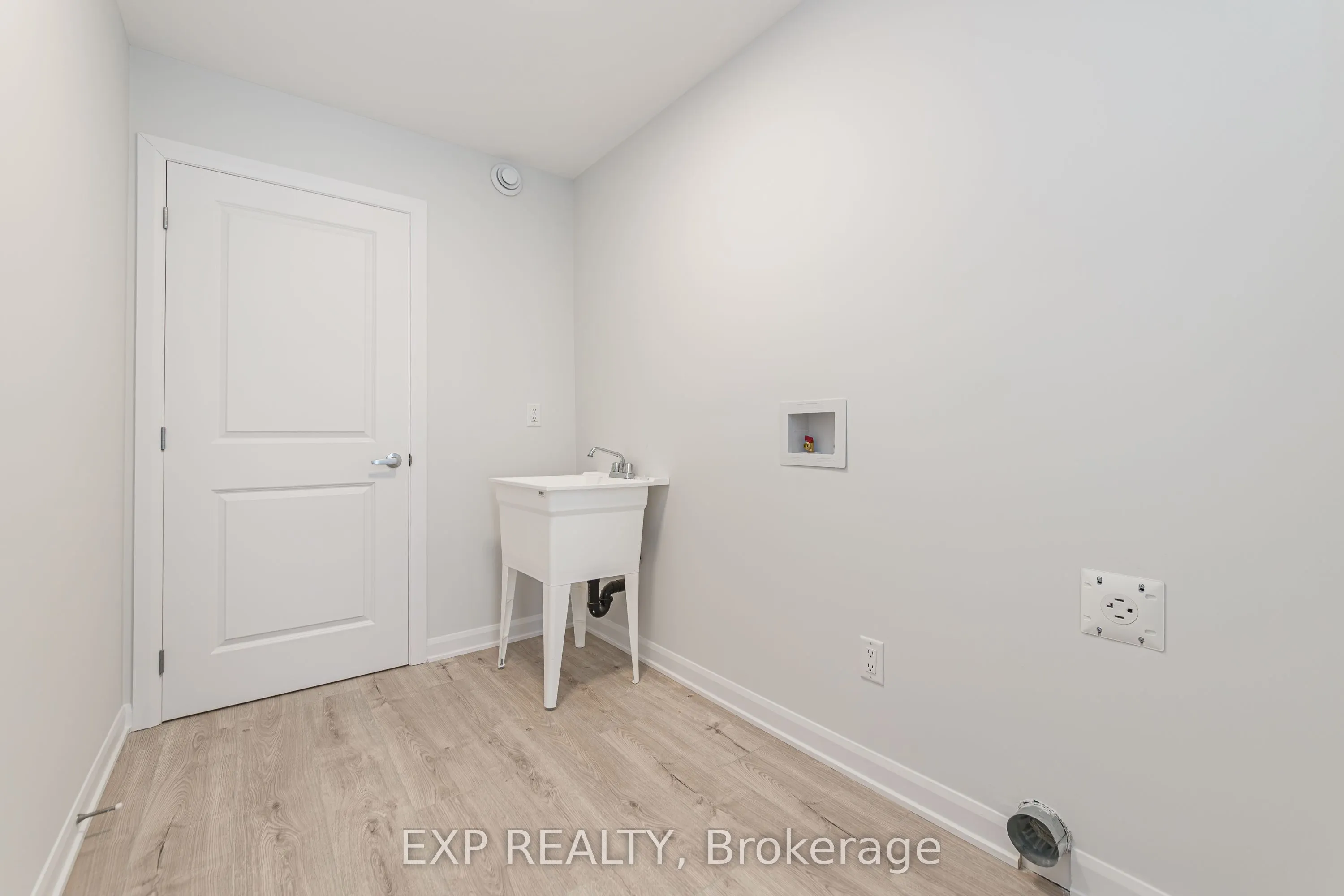 657 Moonglade Crescent