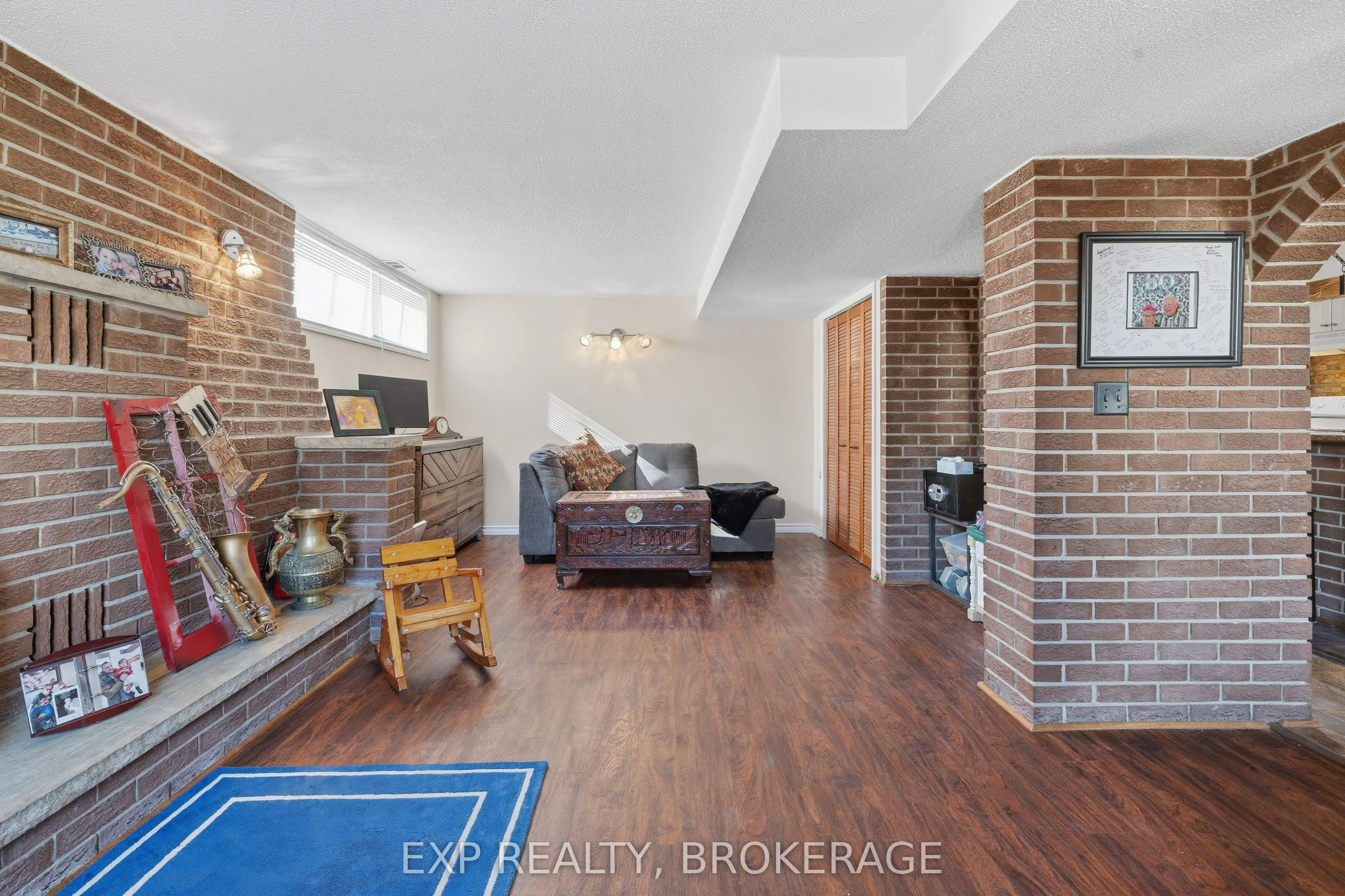 121 Butler Street E