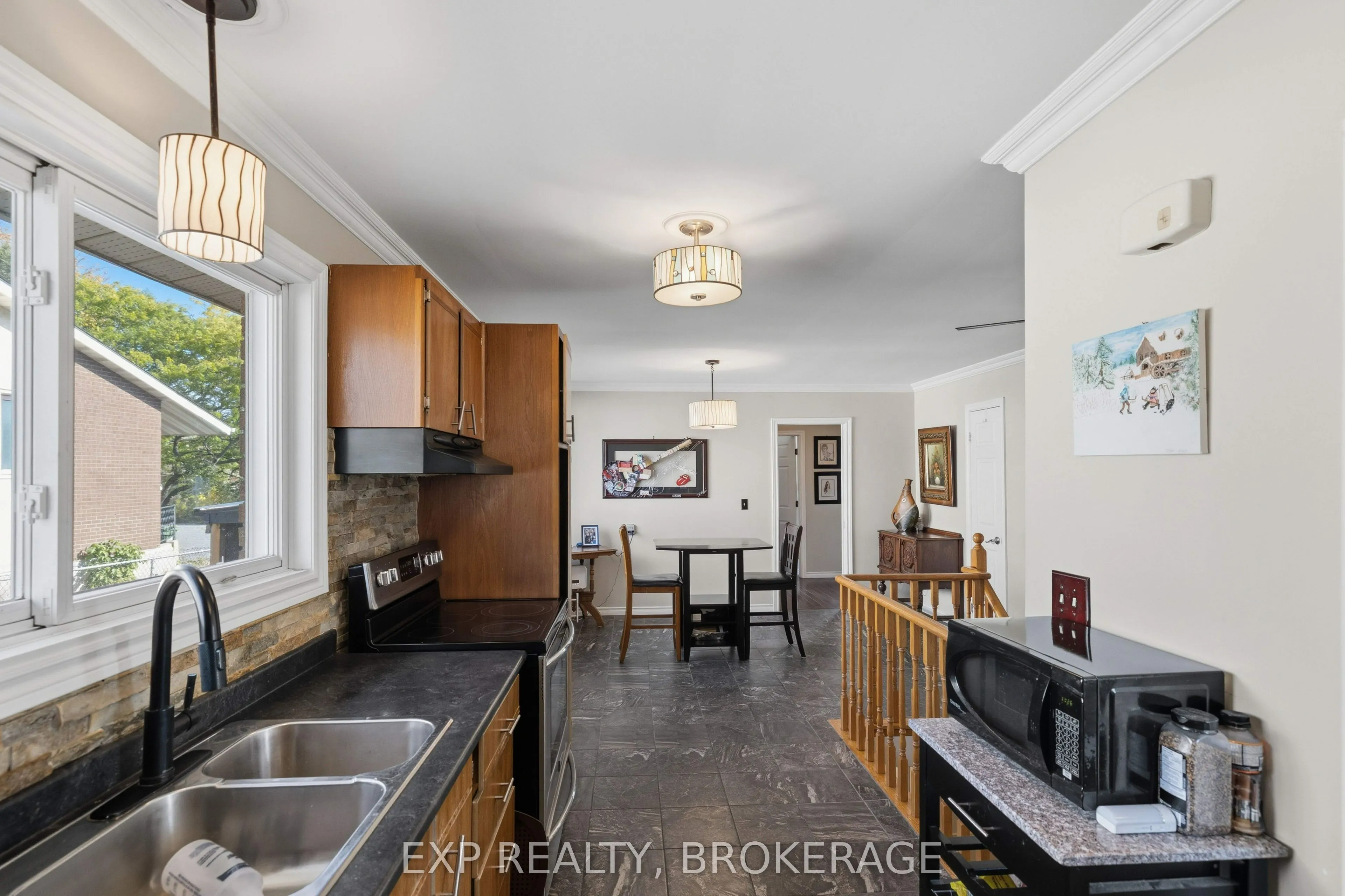 121 Butler Street E