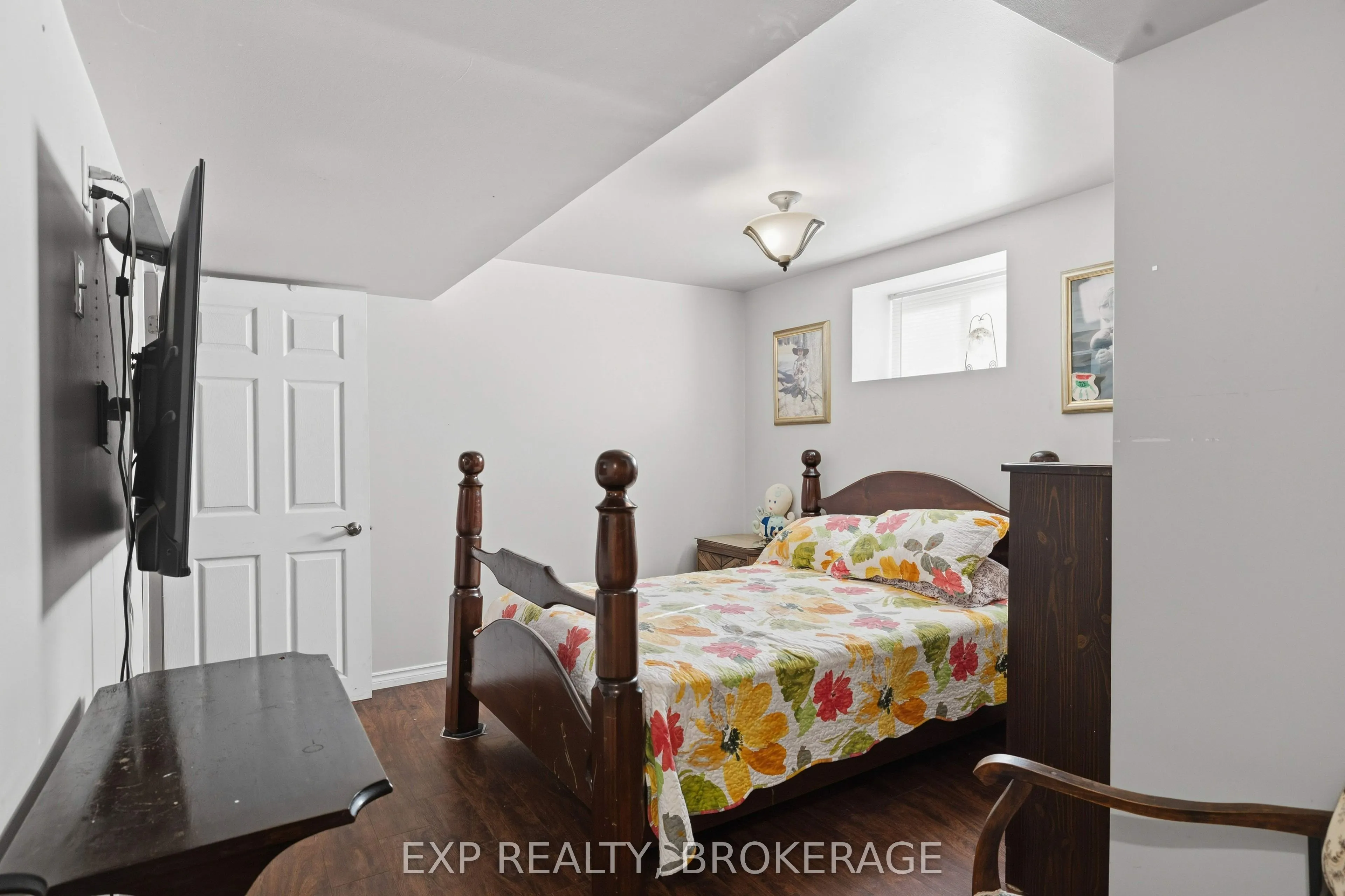 121 Butler Street E