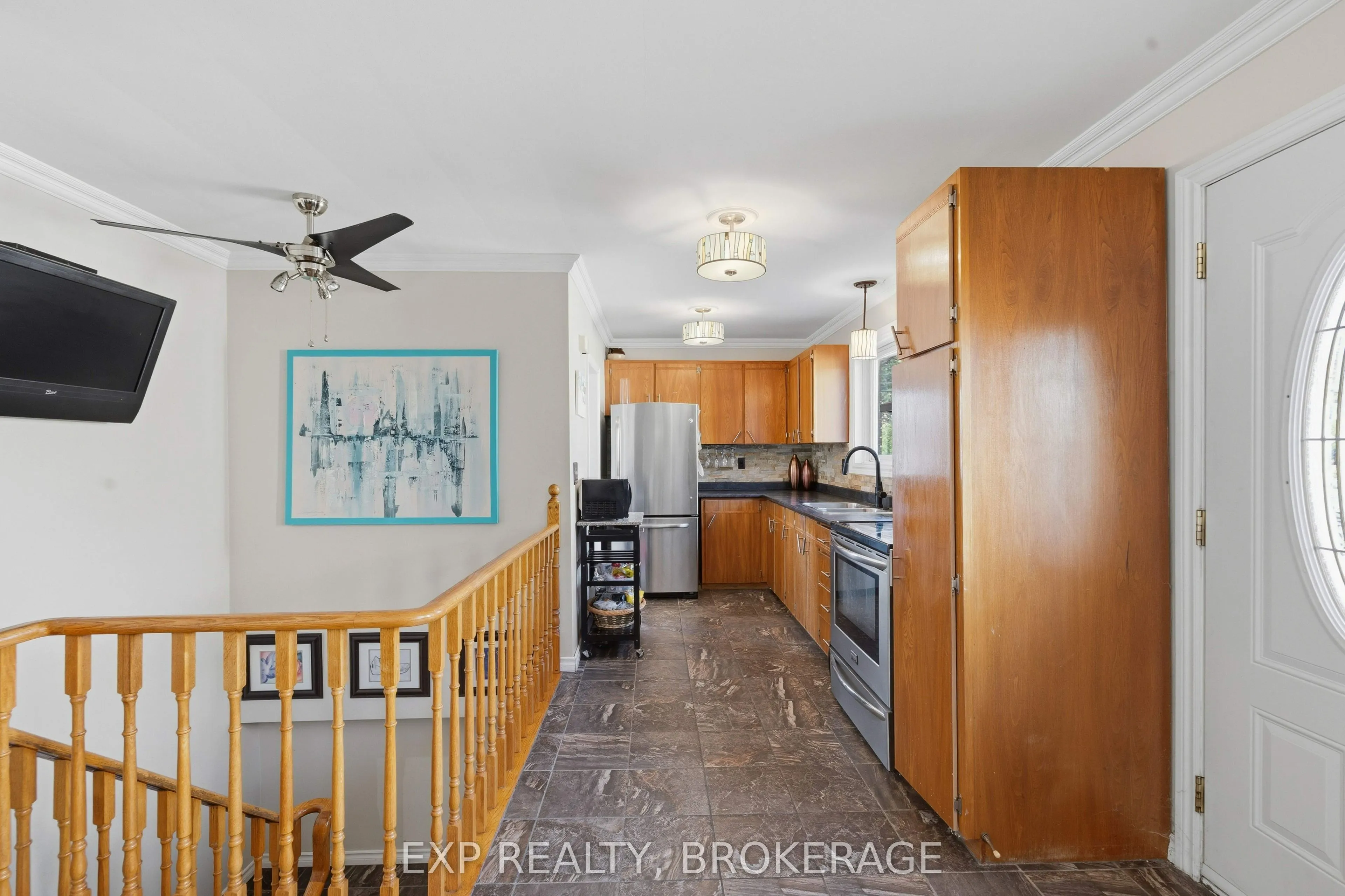121 Butler Street E