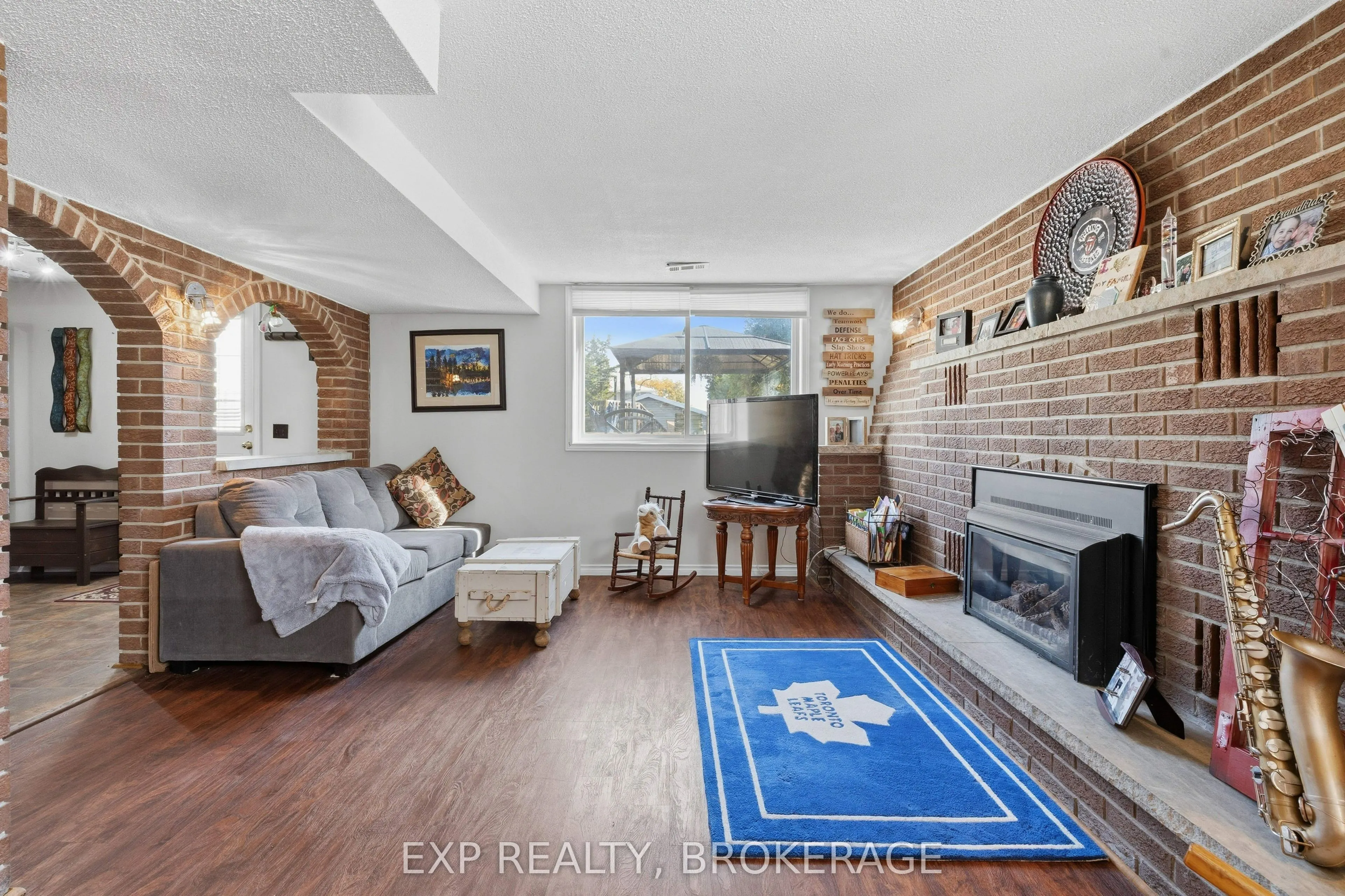 121 Butler Street E