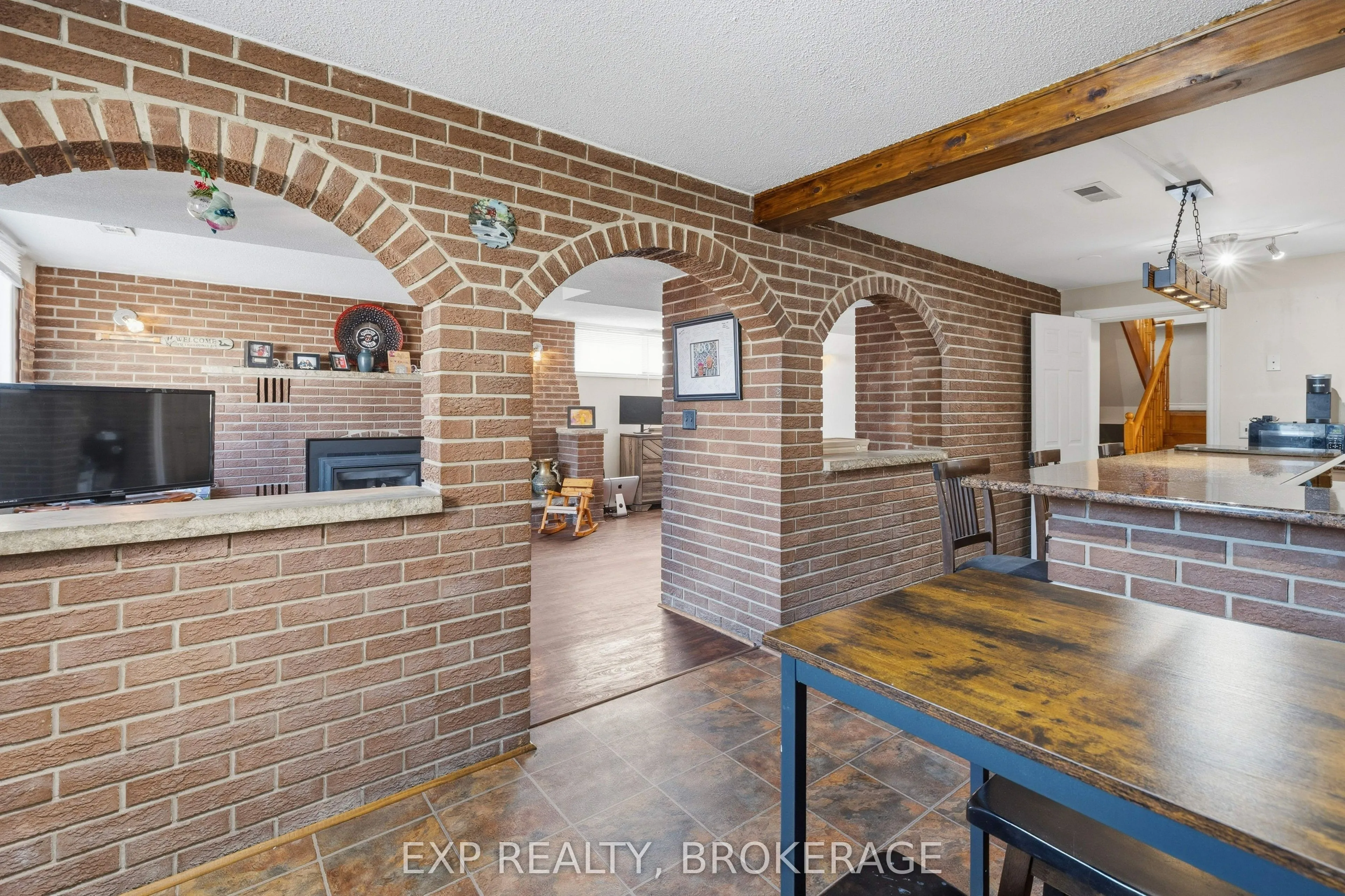 121 Butler Street E