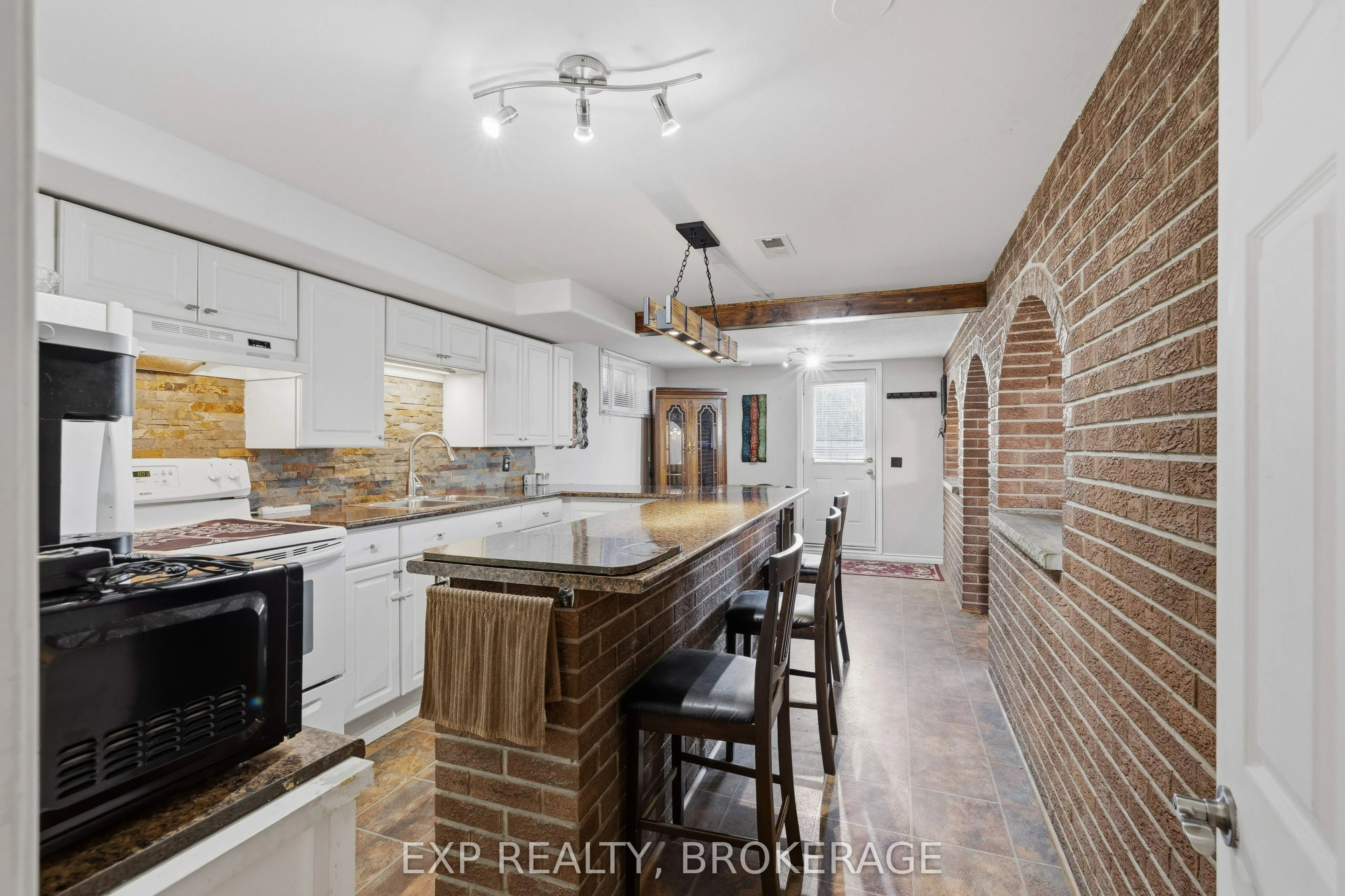 121 Butler Street E