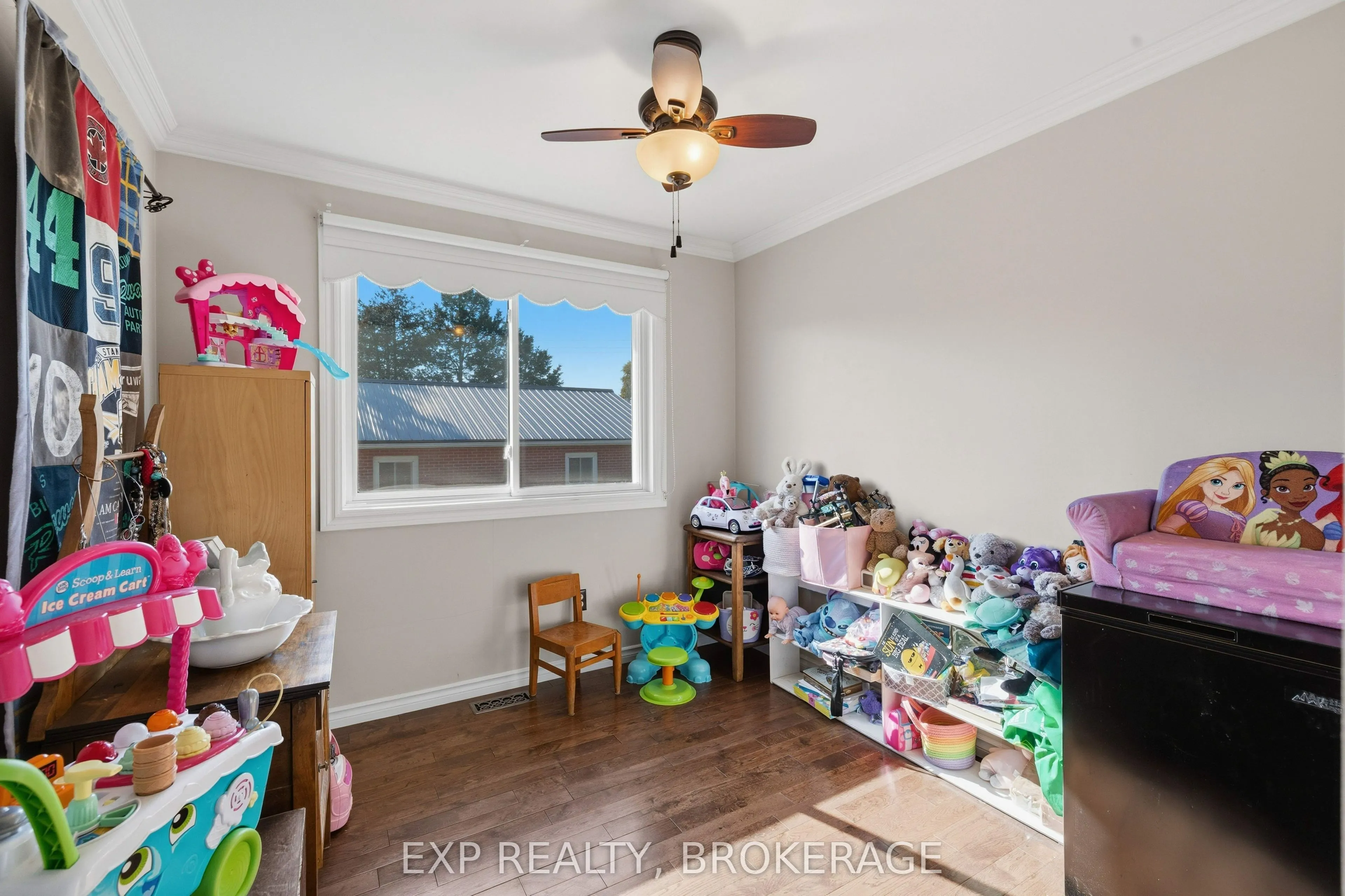 121 Butler Street E