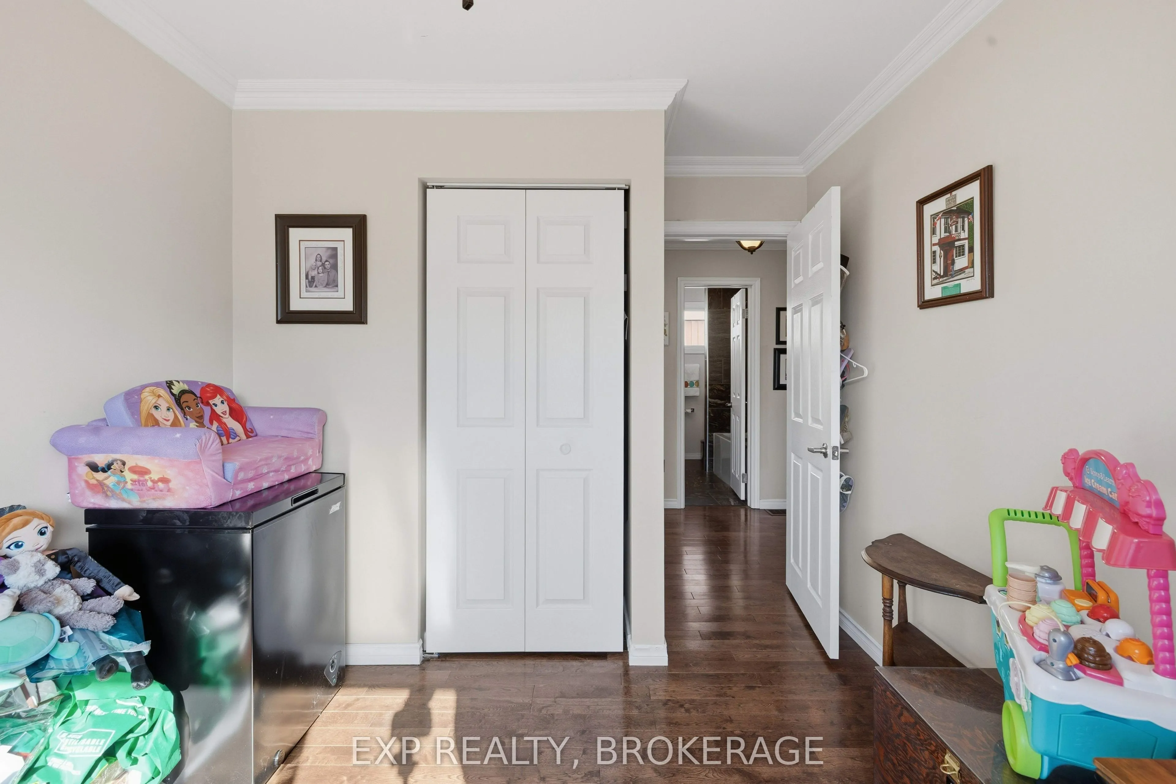 121 Butler Street E