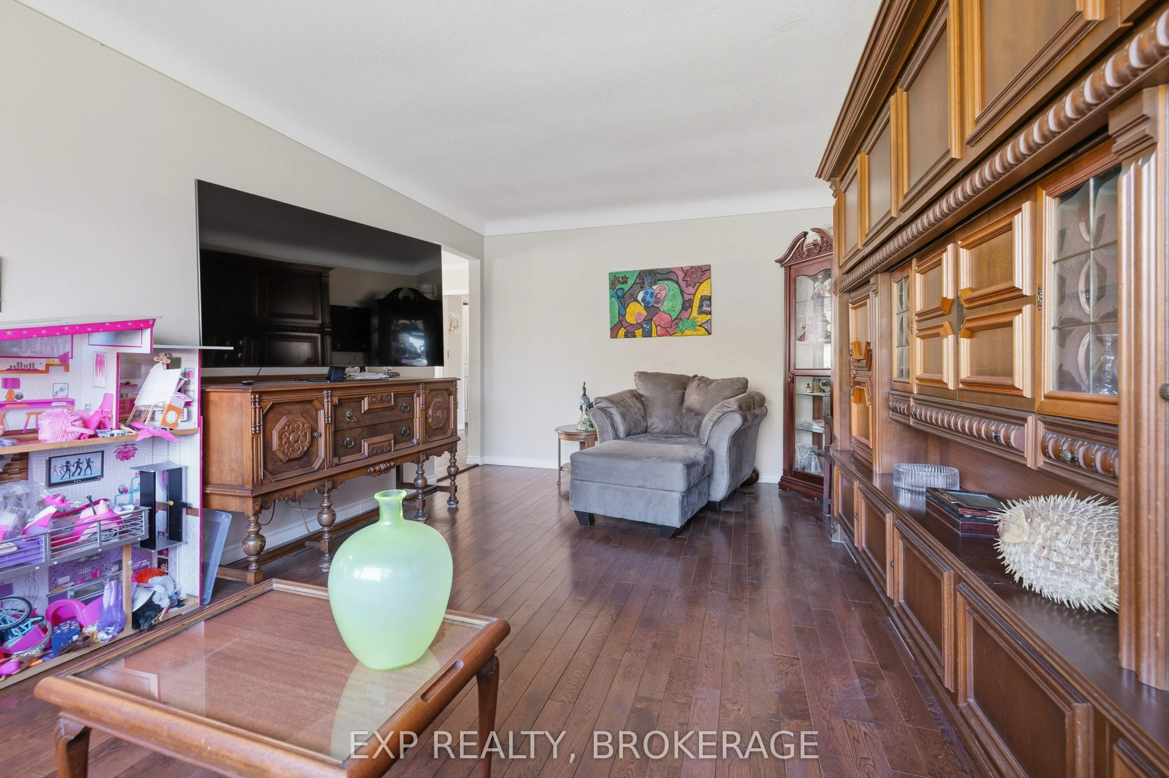121 Butler Street E