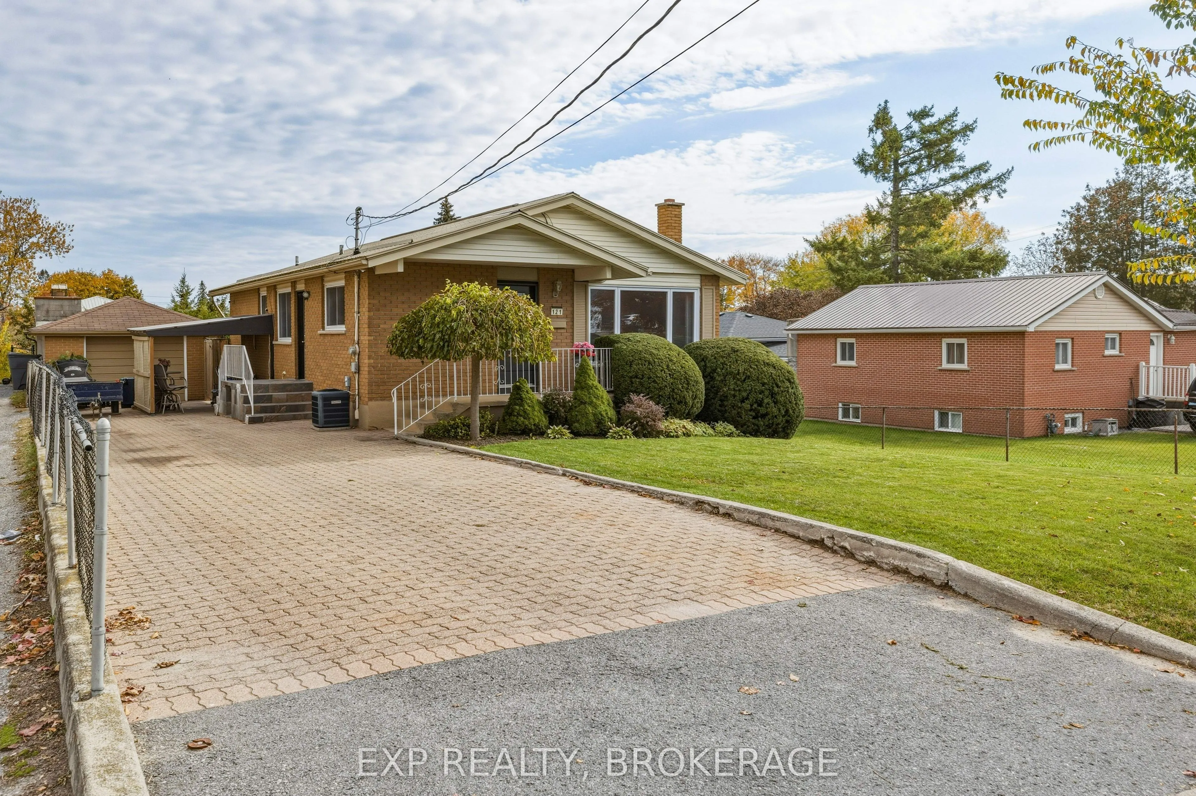 121 Butler Street E
