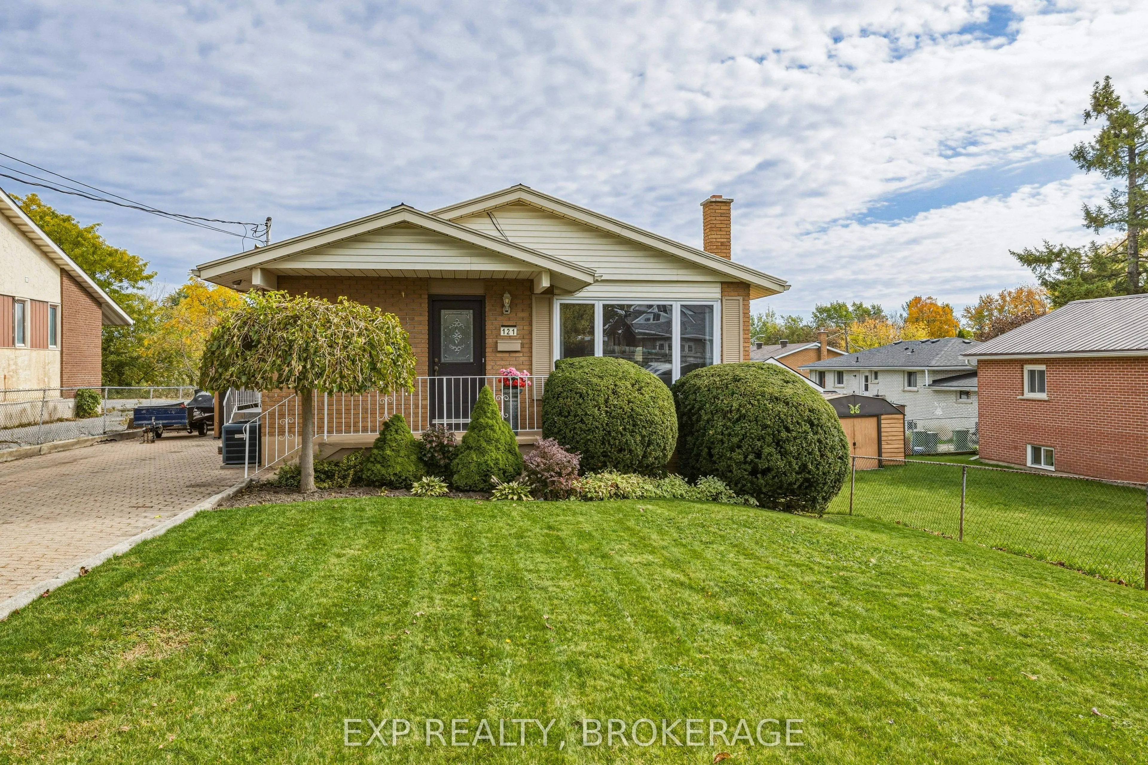 121 Butler Street E