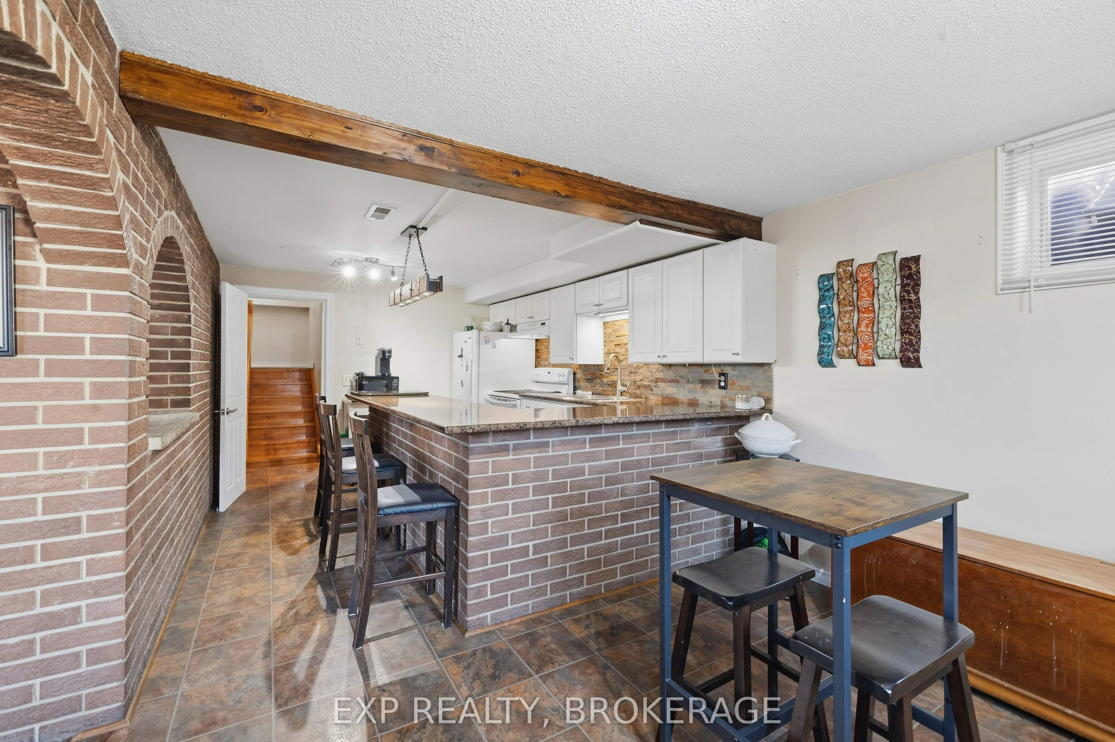 121 Butler Street E