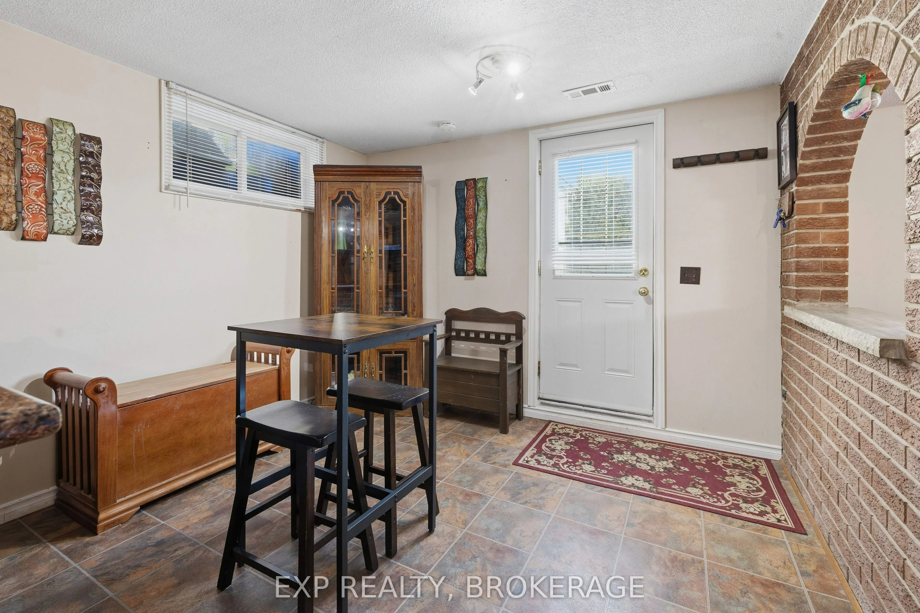 121 Butler Street E