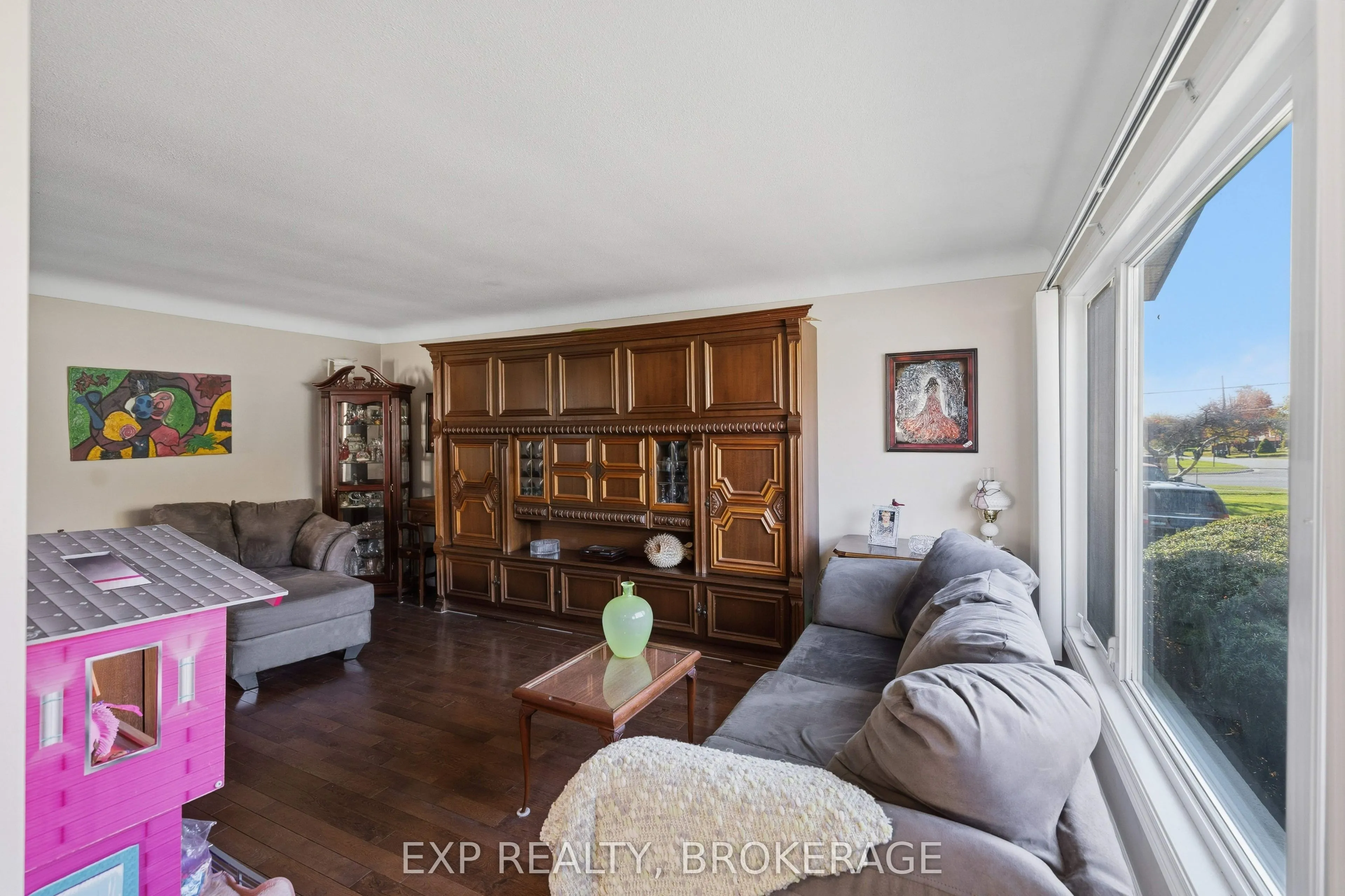 121 Butler Street E
